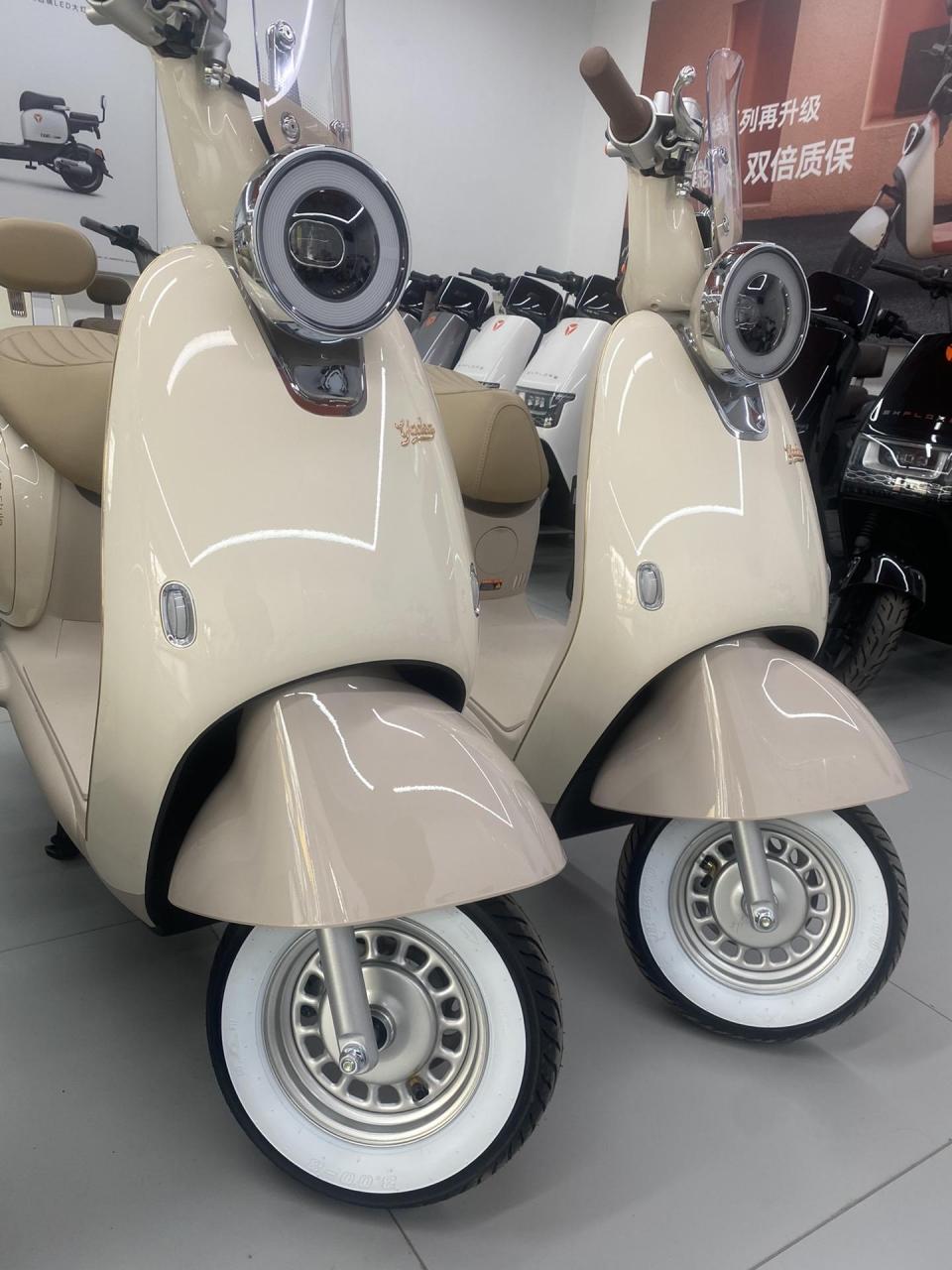 雅迪冠能系列 雅迪电动车 这个夏天更适合 你来了吗