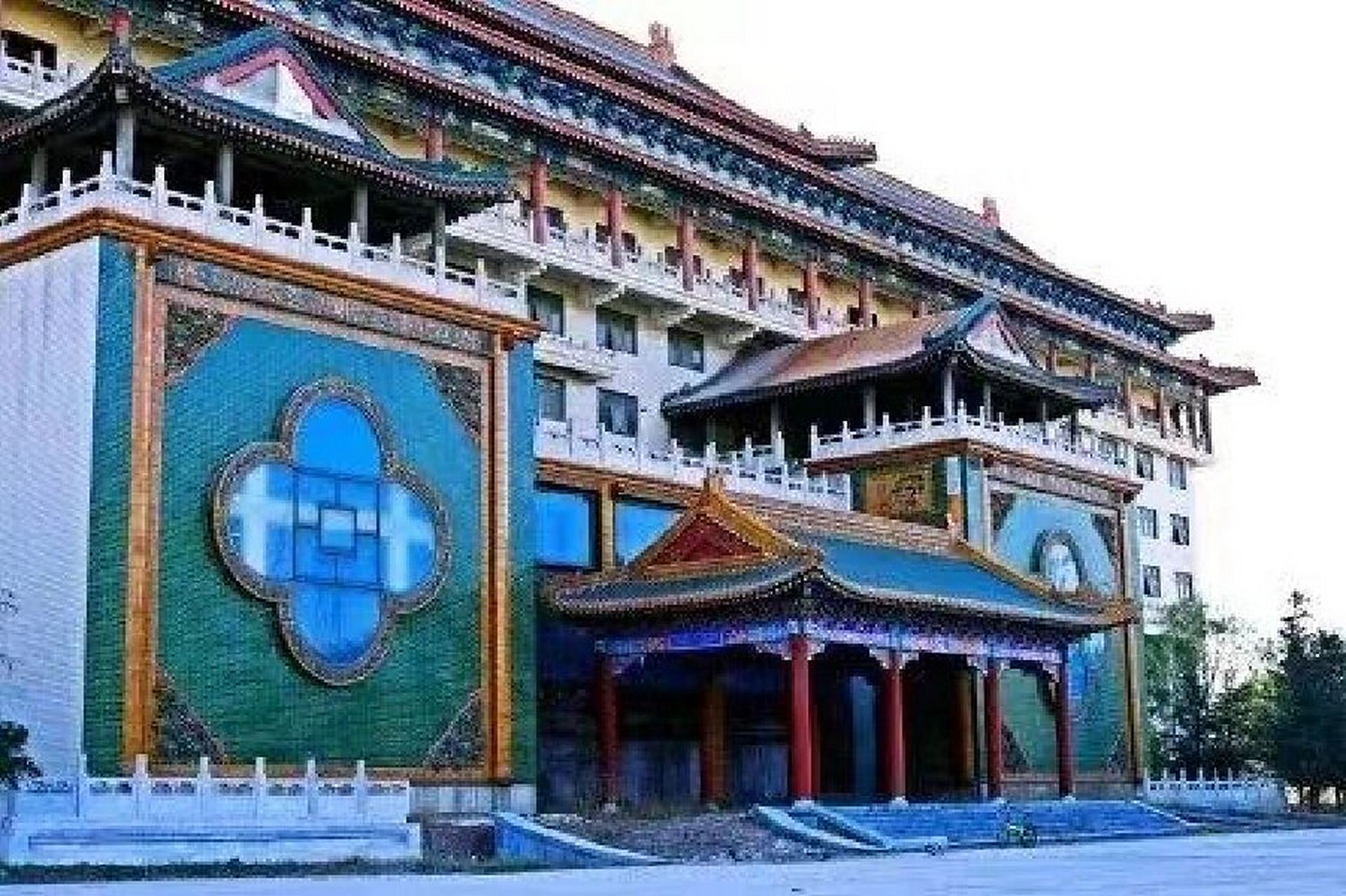 北京最神秘建筑之一 【雏菊城】 之前开车走六环路过马驹桥,看到这个