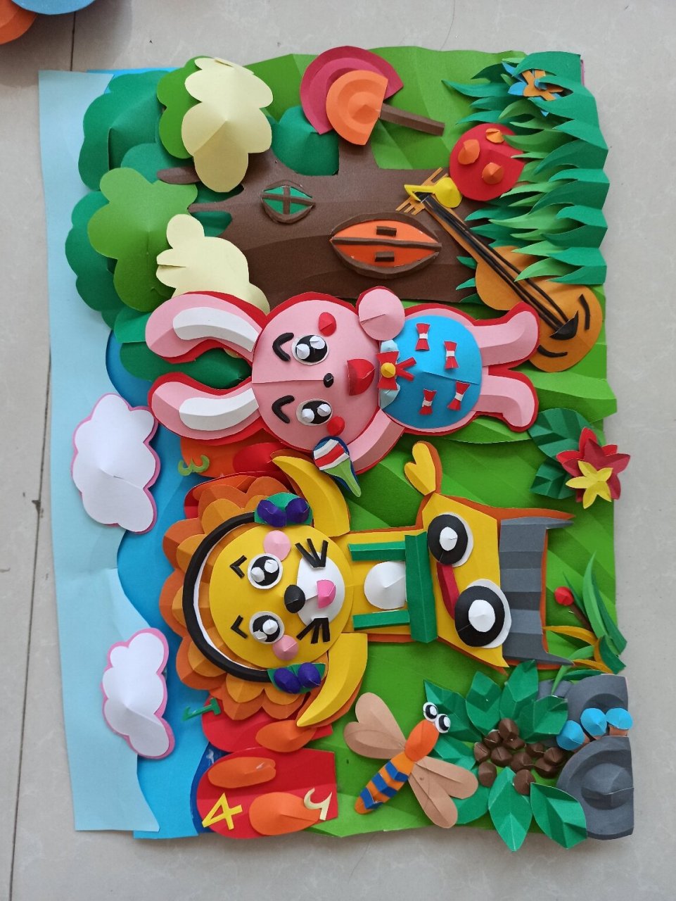 纸浮雕作品 学前教育的学生会弹琴,会唱歌,会讲故事,会画画,会手工