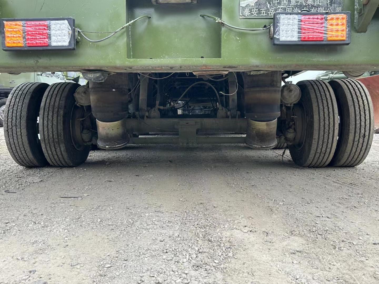 法士特12速变速箱!2000型分动箱!配有两个30吨液压绞盘!中央空调!