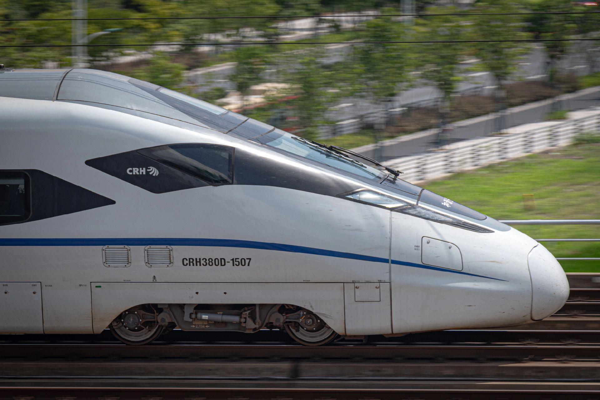 青岛四方庞巴迪的巅峰之作 crh380d型动车组