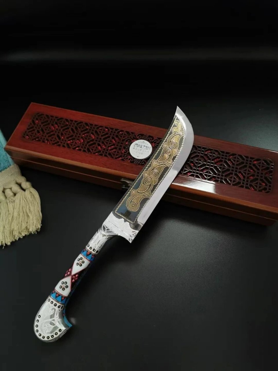 国家非物质文化遗产——英吉沙小刀        沙小刀因产地在英吉沙县而