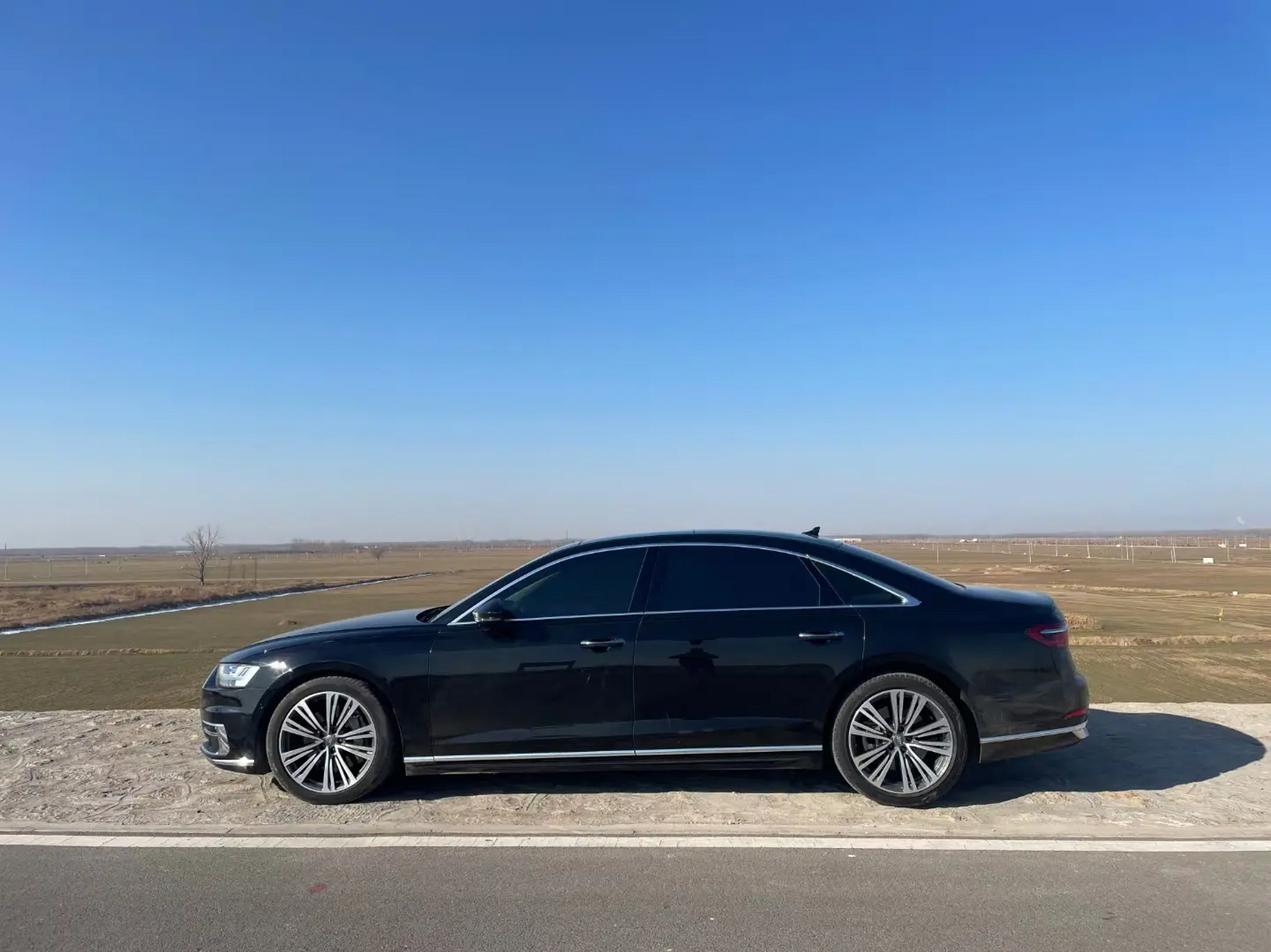 新到  20 年 奥迪a8  a8l 55tfsi quattro 四座豪华版本,座椅通风加热