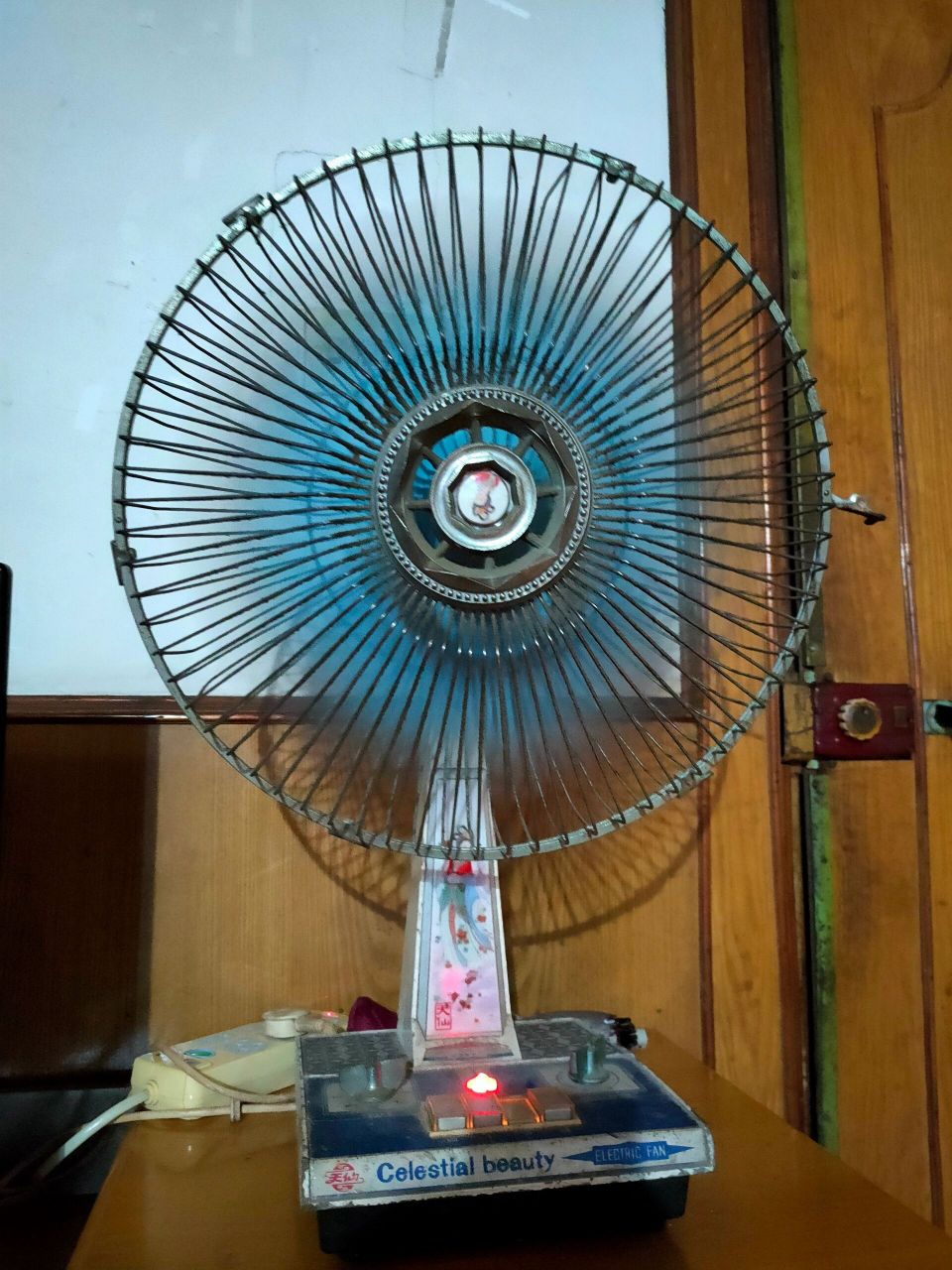 古董电器之40多年的老天仙牌电风扇 回老家看到了40年前的老古董电