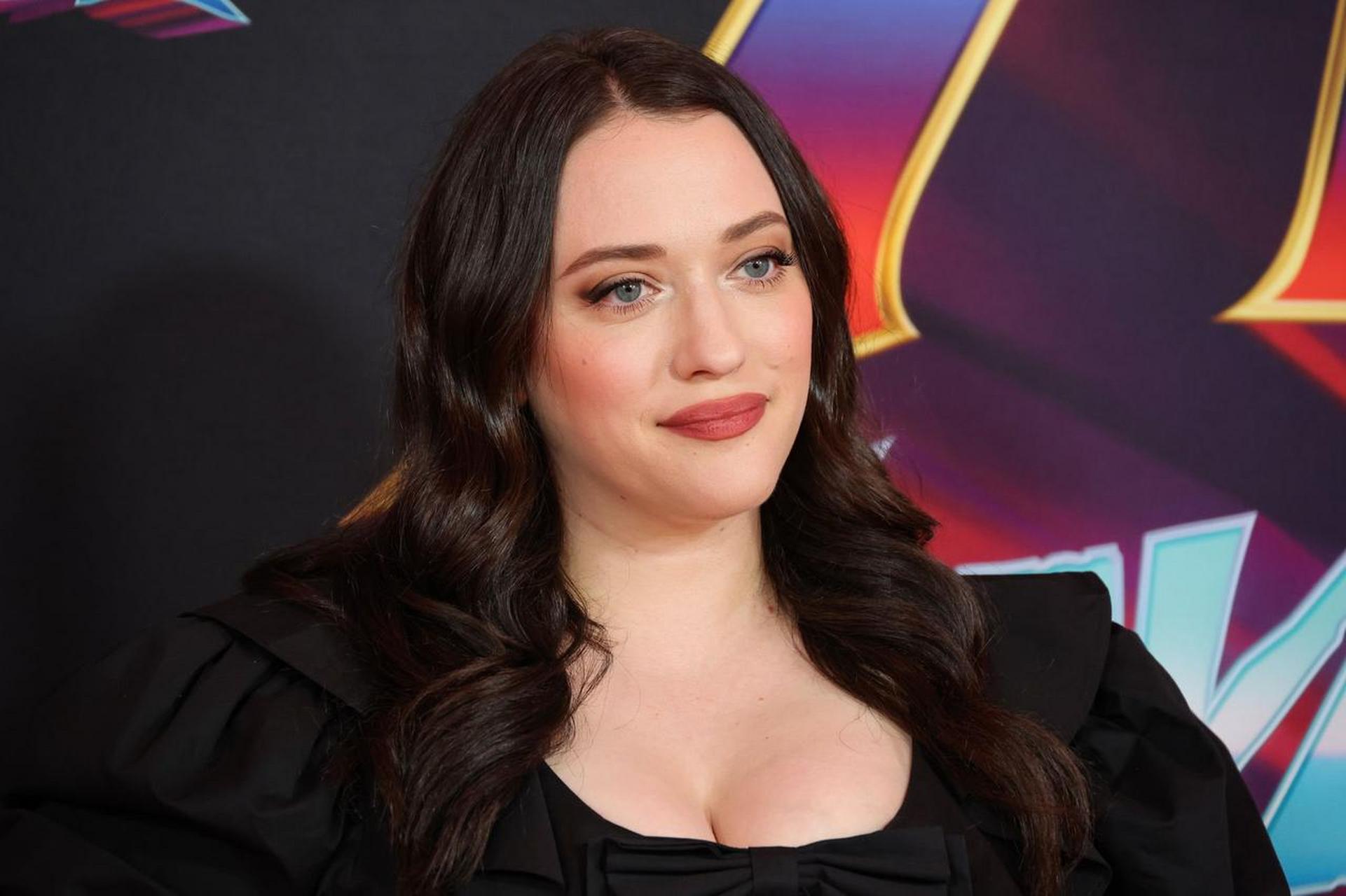 美国犹太女演员凯特·丹宁丝 kat dennings 最新红毯造型.