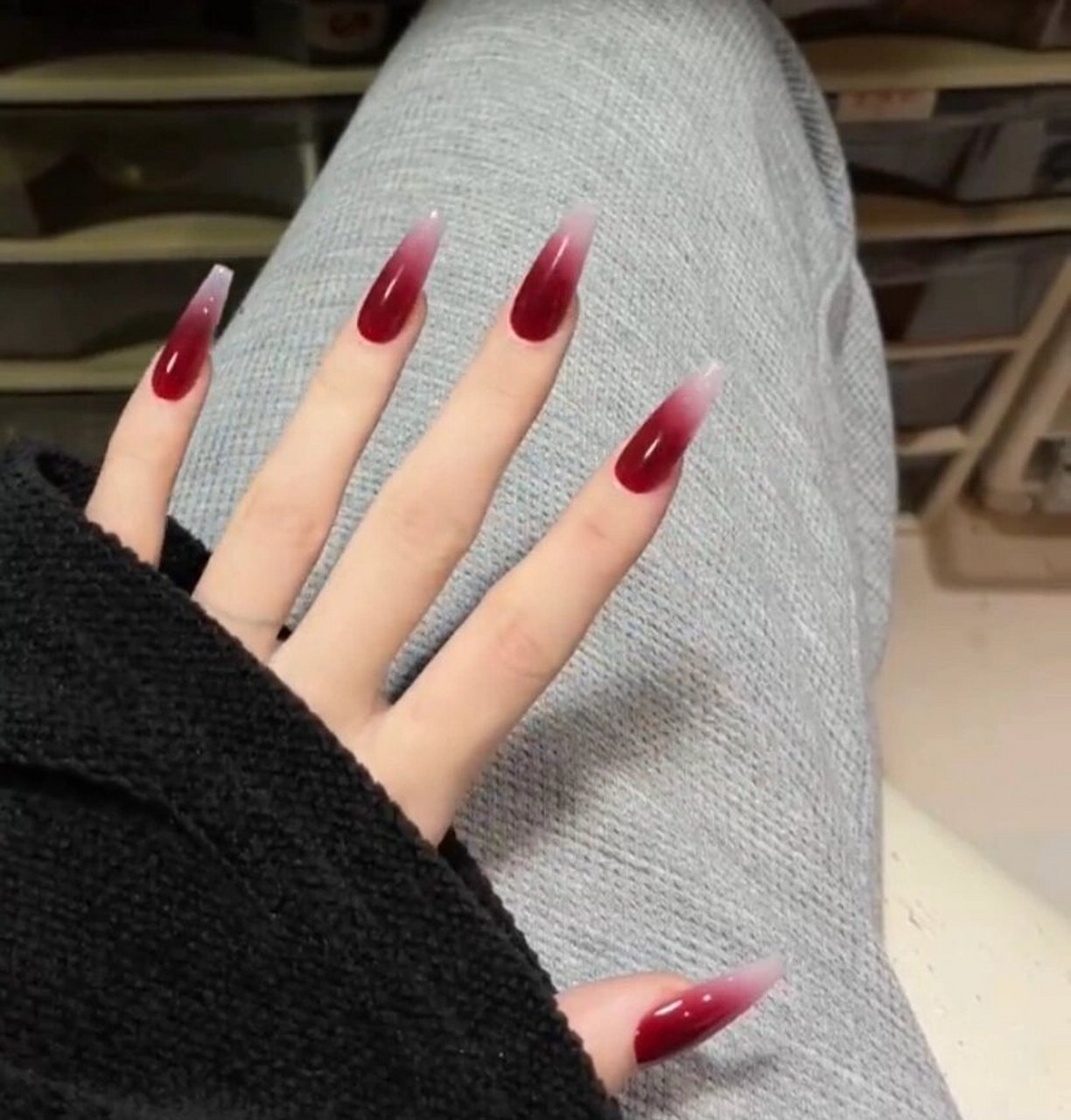 救命,这款红色长款的指甲也太好看了,太甜酷了