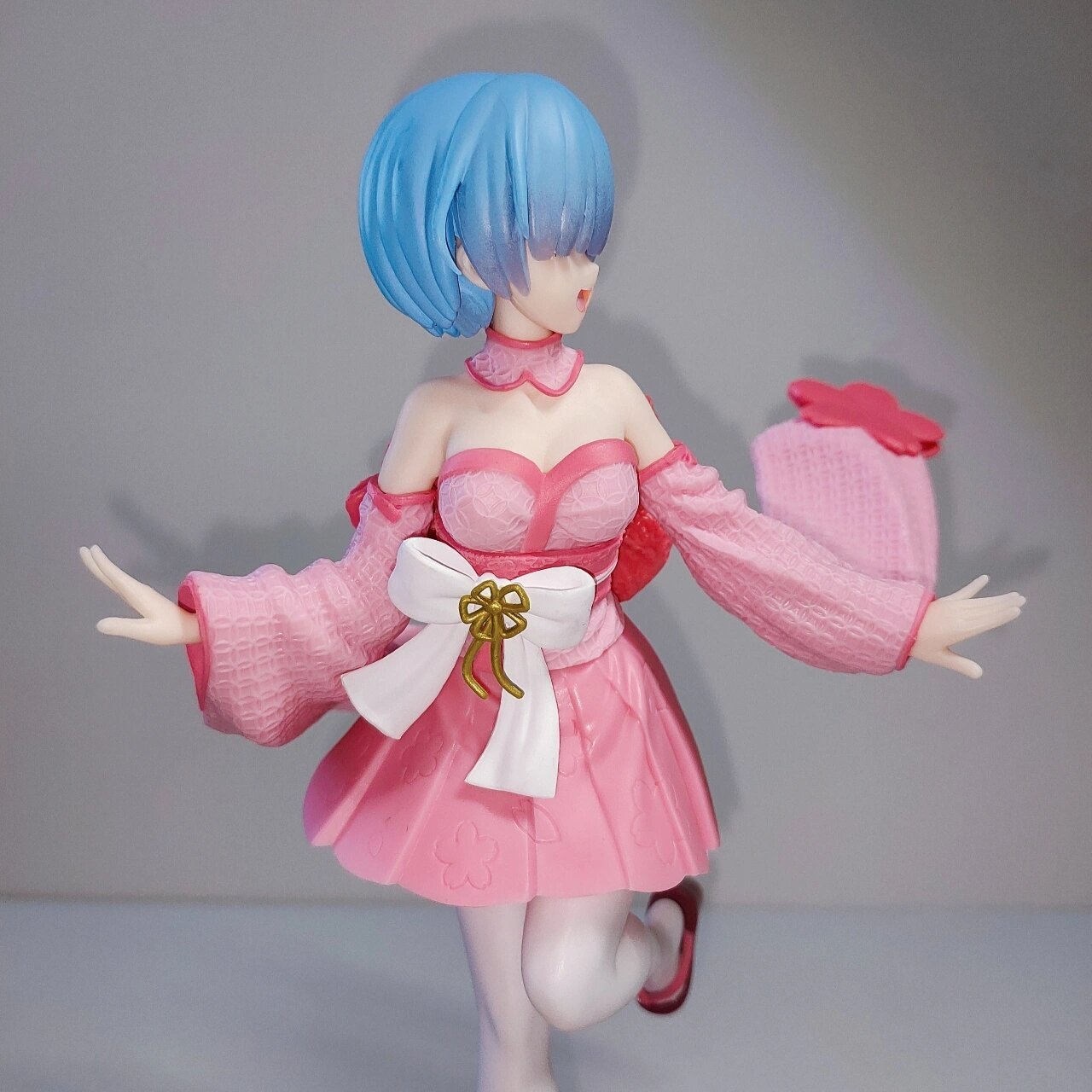 re:从零开始的异世界生活 蕾姆樱花手办 胳膊和腿是拼接的,腿有点活动