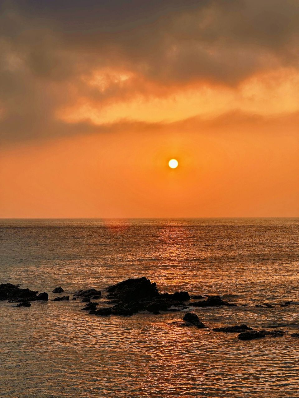 免费的沙滩|小乌石塘 地点:舟山朱家尖小乌石塘  停车:15/车  赴一场