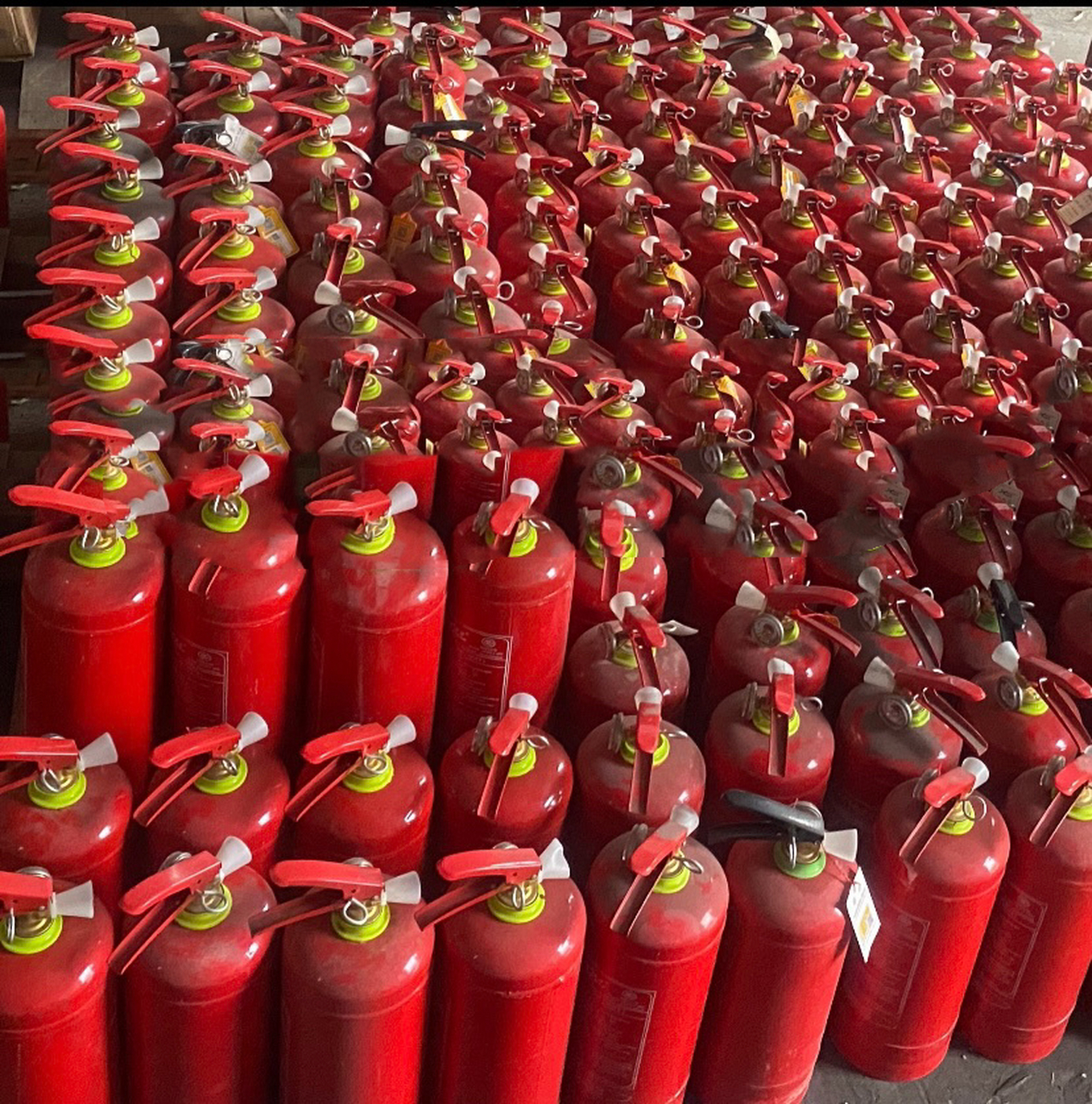 回收各种型号过期废旧灭火器.