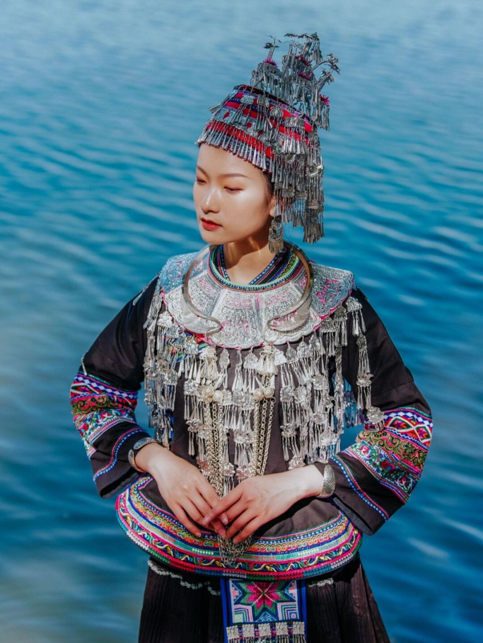 7815壮族简介: 壮族是我国岭南的土著居民,是我国少数民族中人口