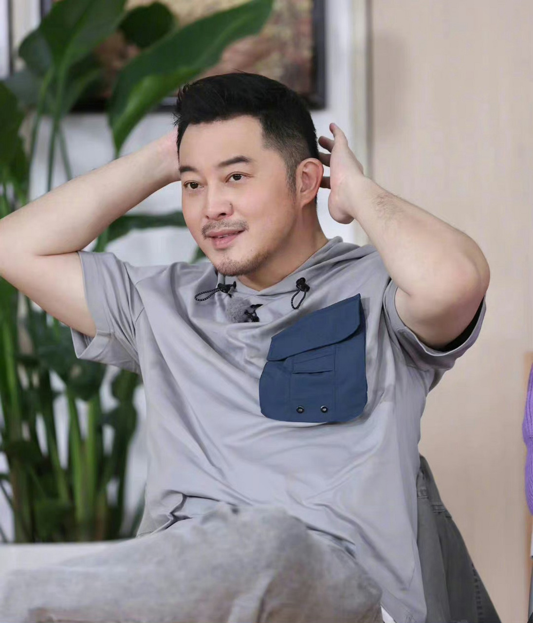 周深沙溢另类比心.