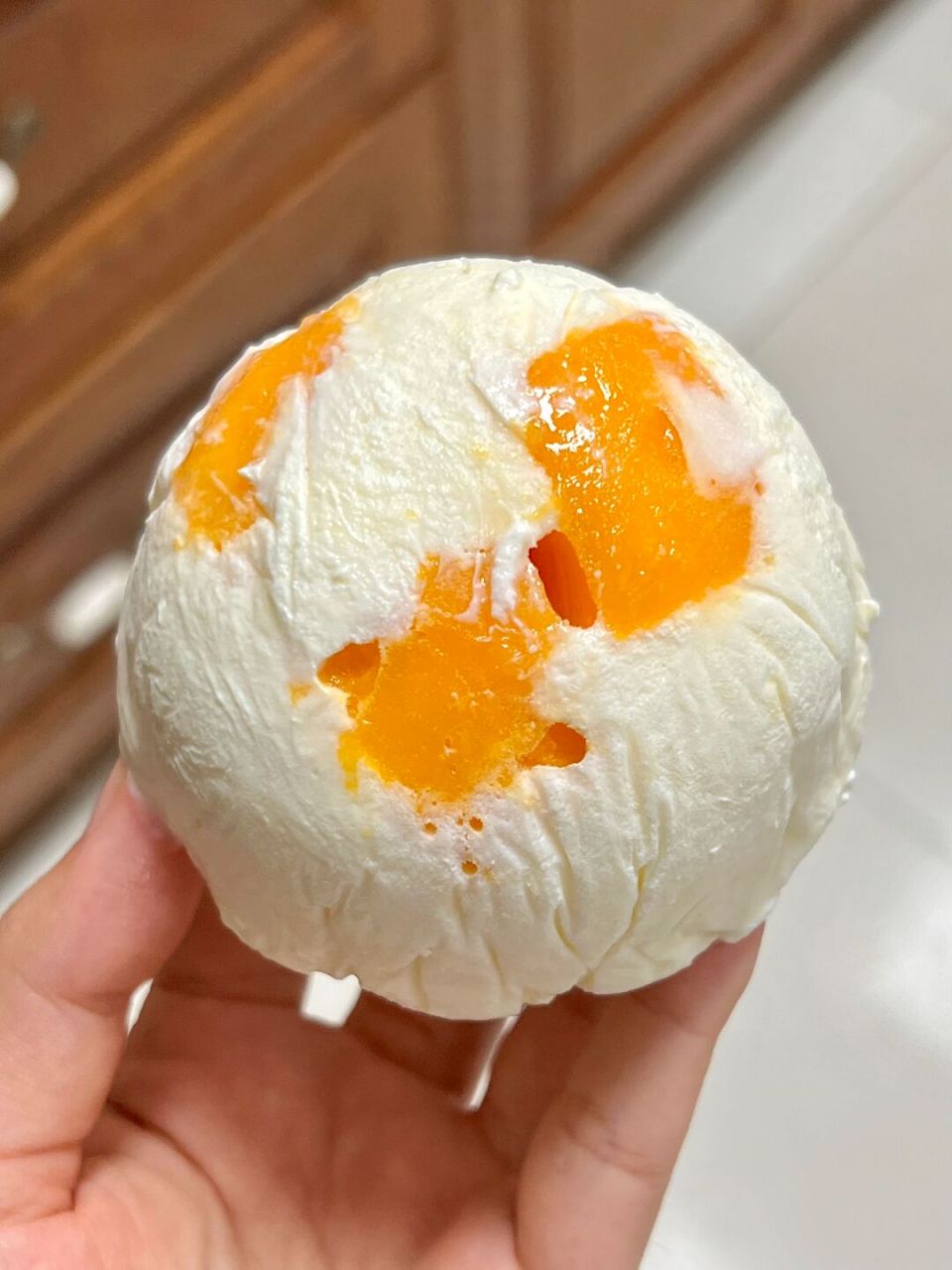 自制芒果酸奶雪糕03! 几分钟就能搞定!奶味混合着果味!好香浓!