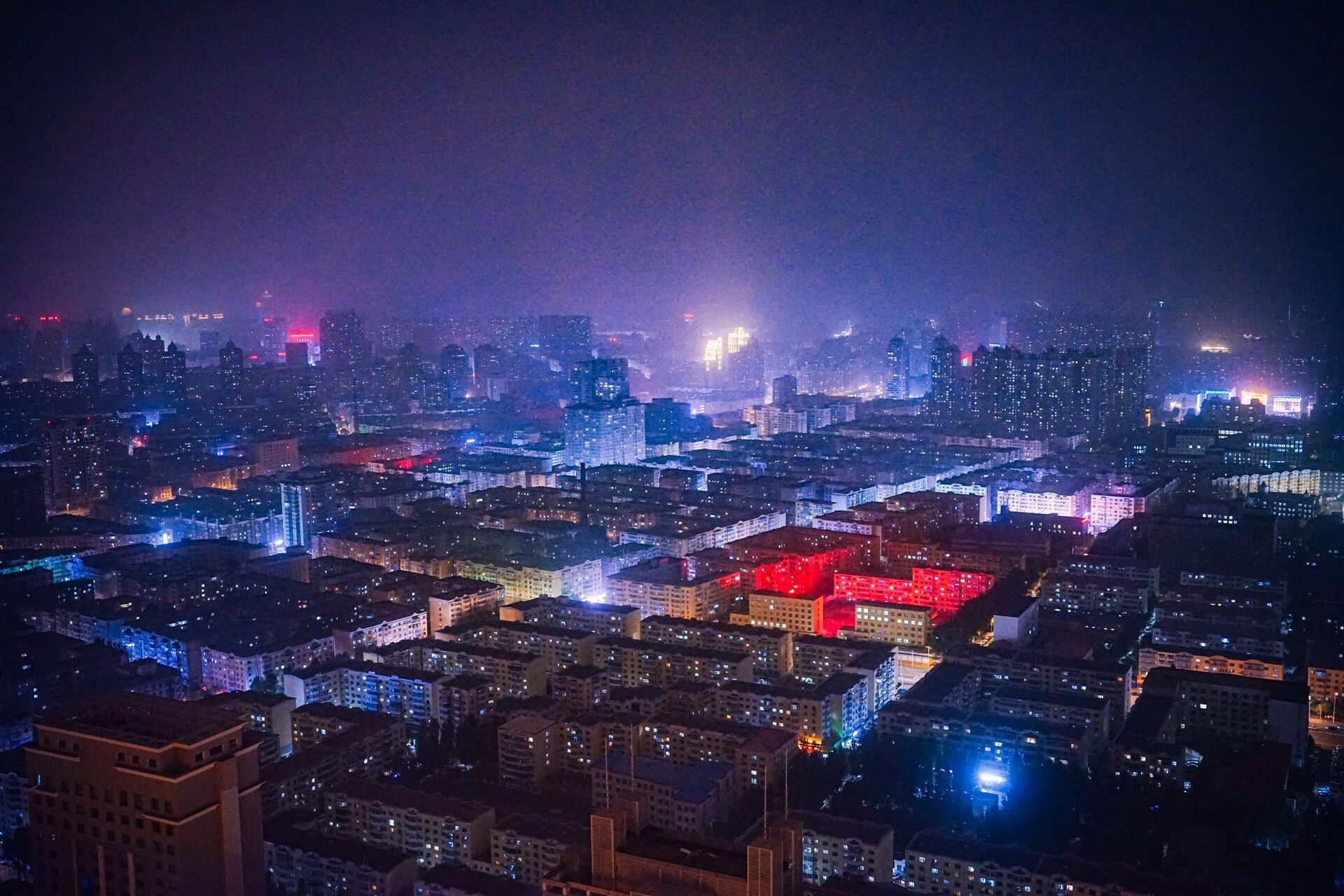 是哈尔滨的标志性建筑.塔高336米,亚洲著名高钢塔.