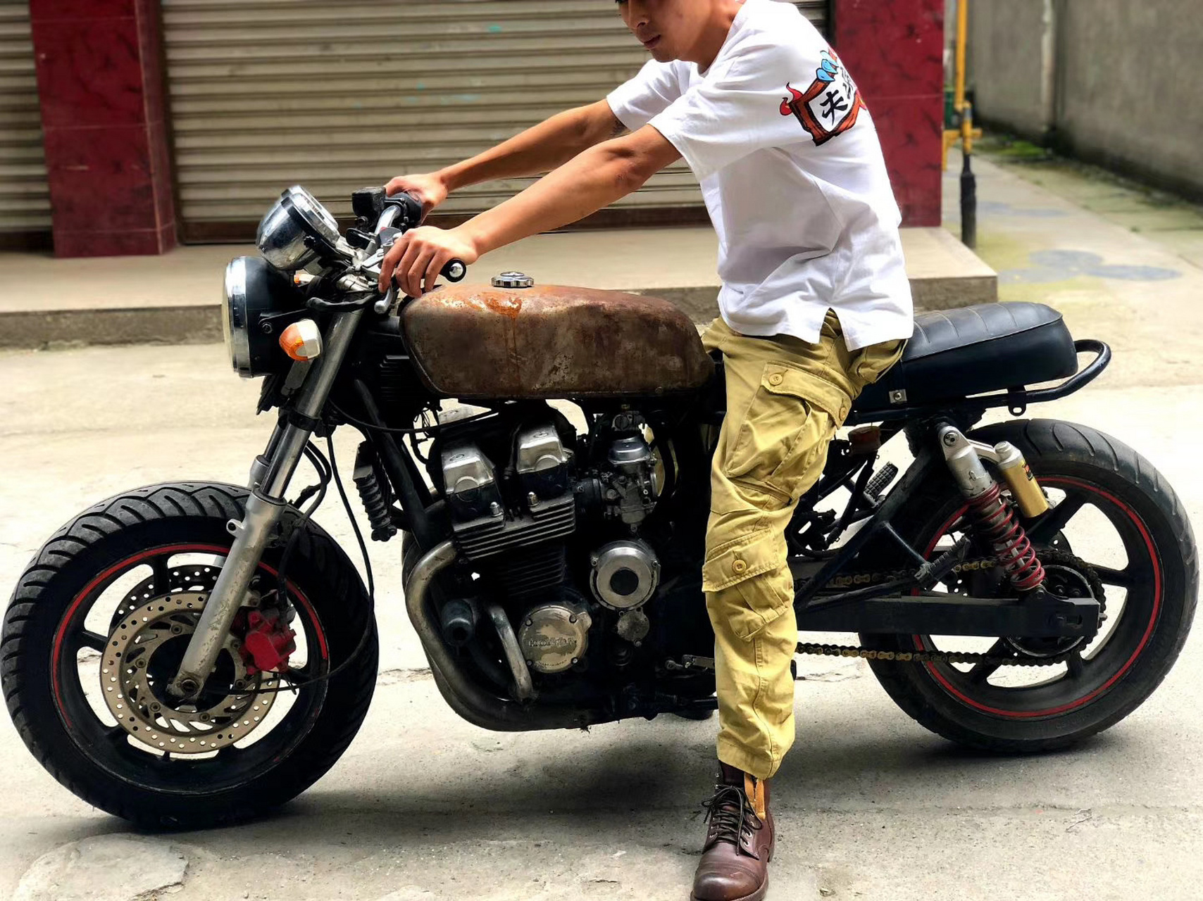 本田cb750 夜莺750废土风 四川绵阳蜀匠公社机车俱乐部,喜欢复古改装