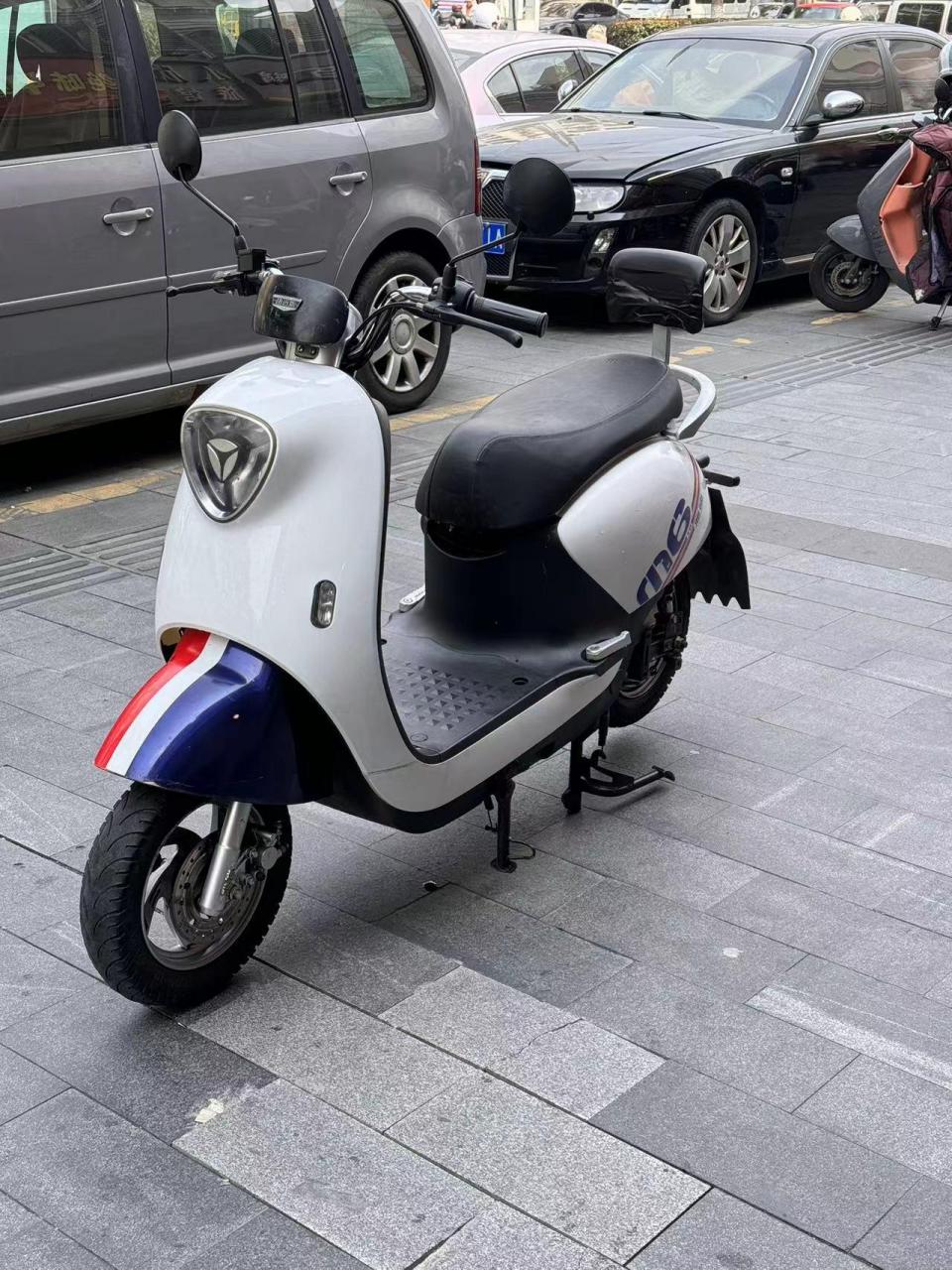 60伏雅迪m6电动车.