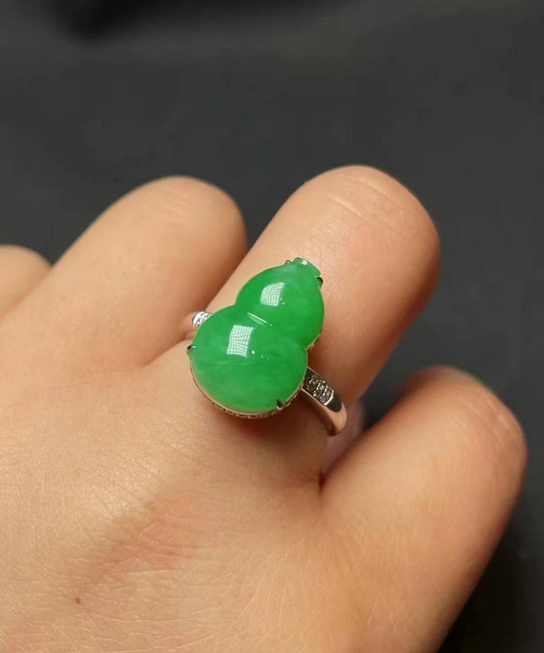 葫芦戒指 18k金镶钻石96葫芦戒指,裸石尺寸:17*12*7.