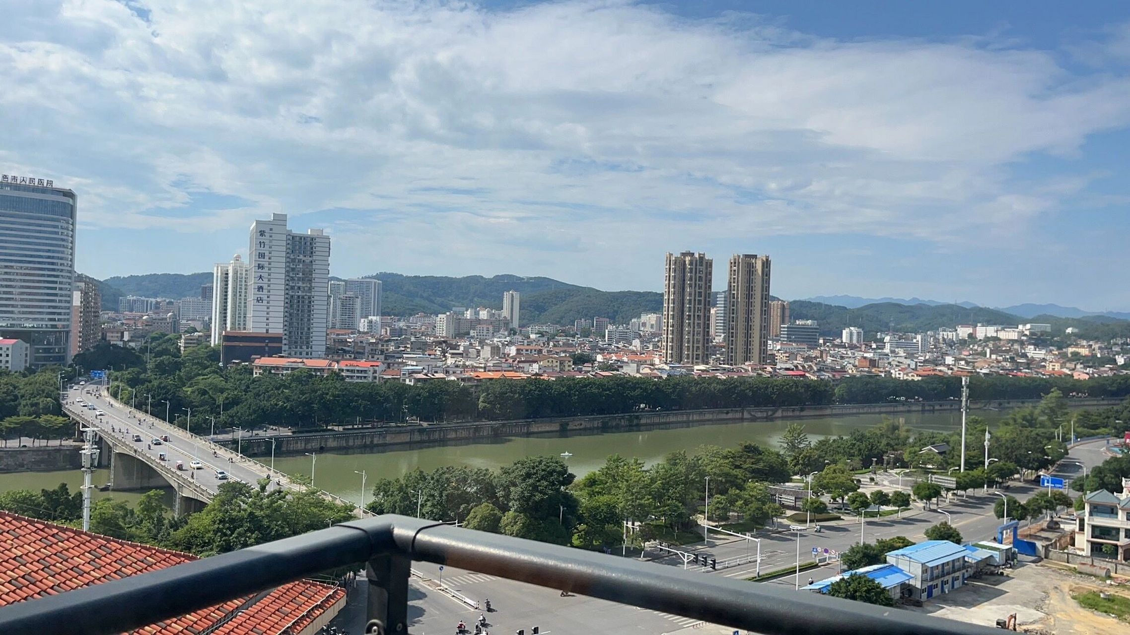 百色一日游 从北海自驾游去云南,经过百色,休息一晚上,打卡百色美食