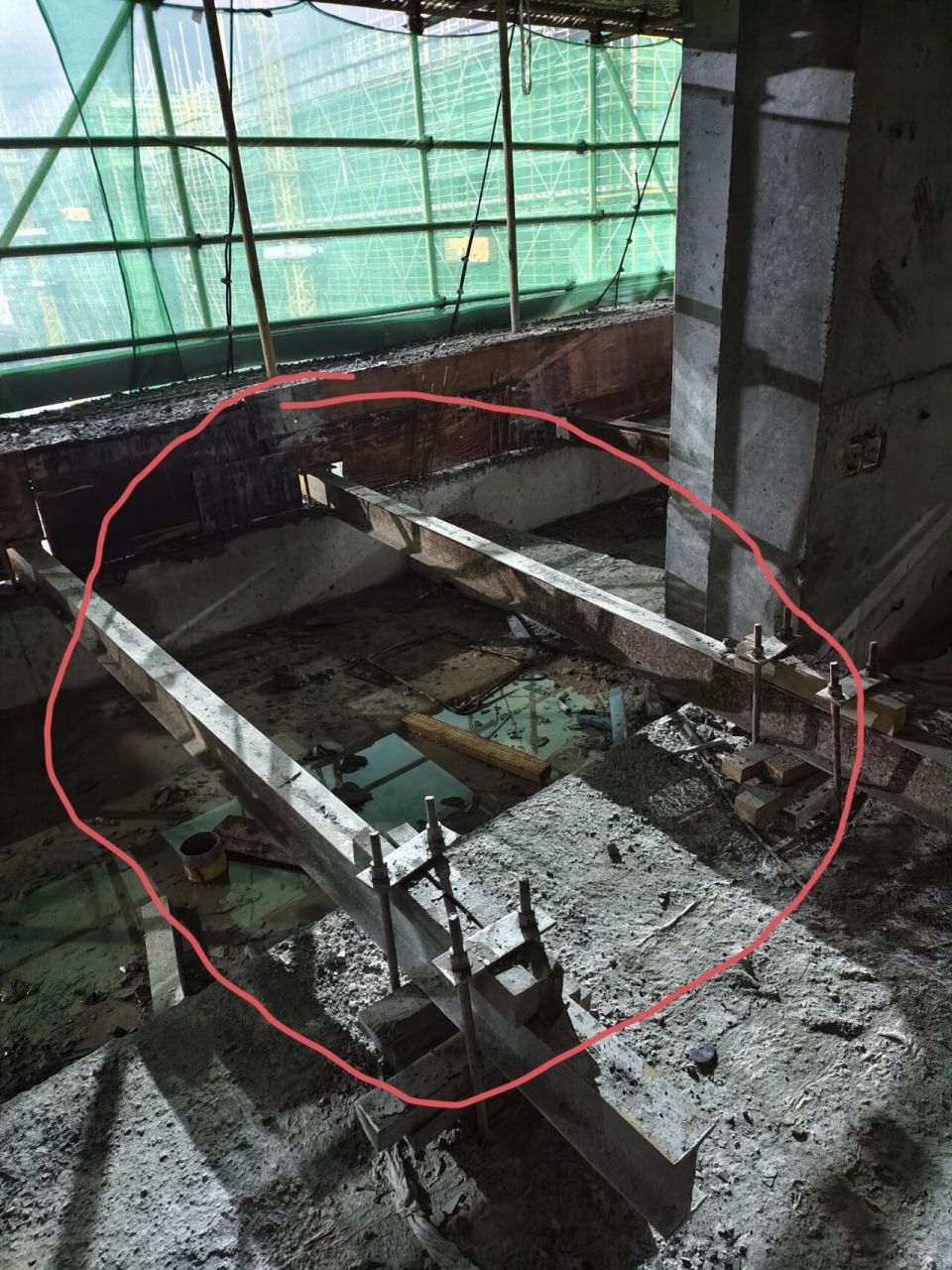 现在真不用在意. 经常看到网上对购房者买到期房的槽钢层之类.