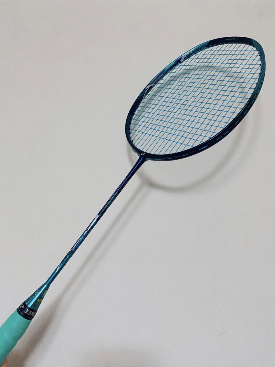 9615 因为本人低水平 买球拍就挑好看的买了… 尤尼克斯疾光nf700