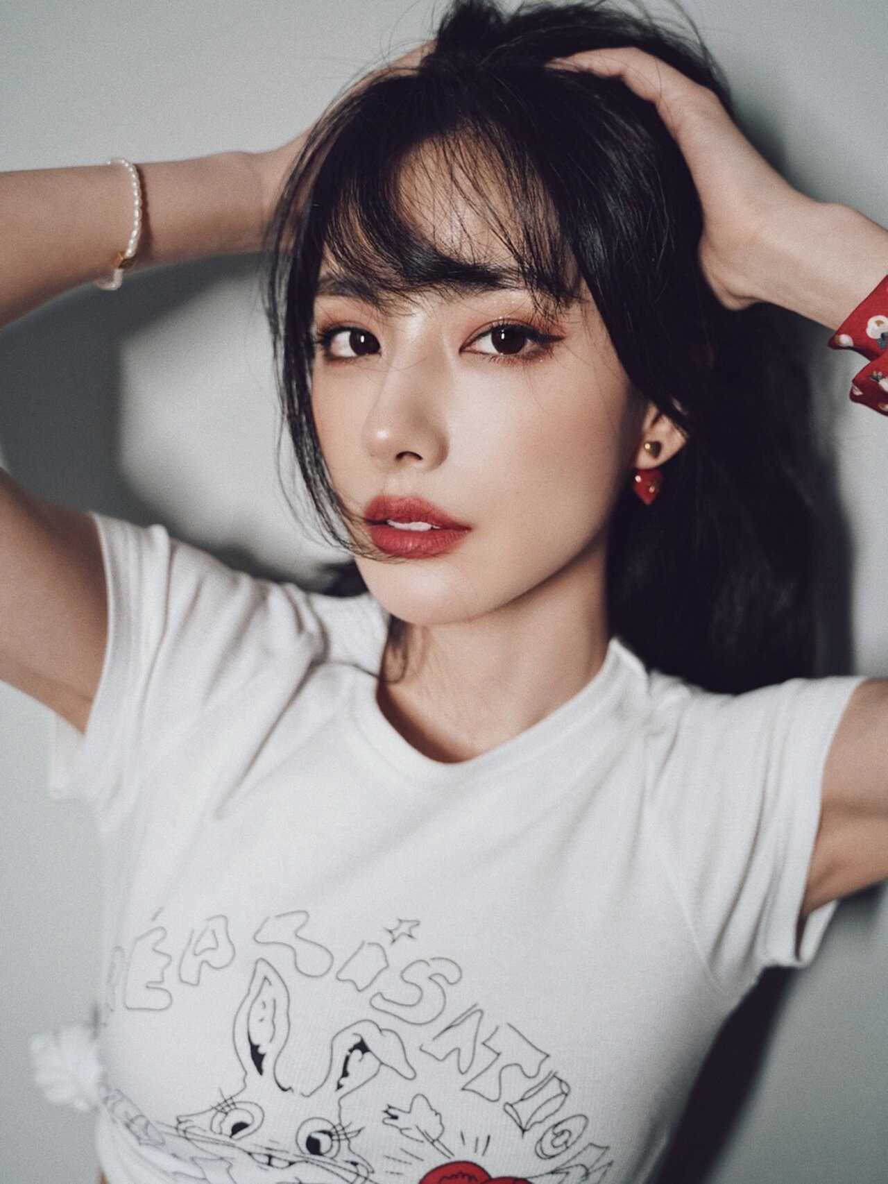 拍照姿势9599|白墙辣妹照快来get