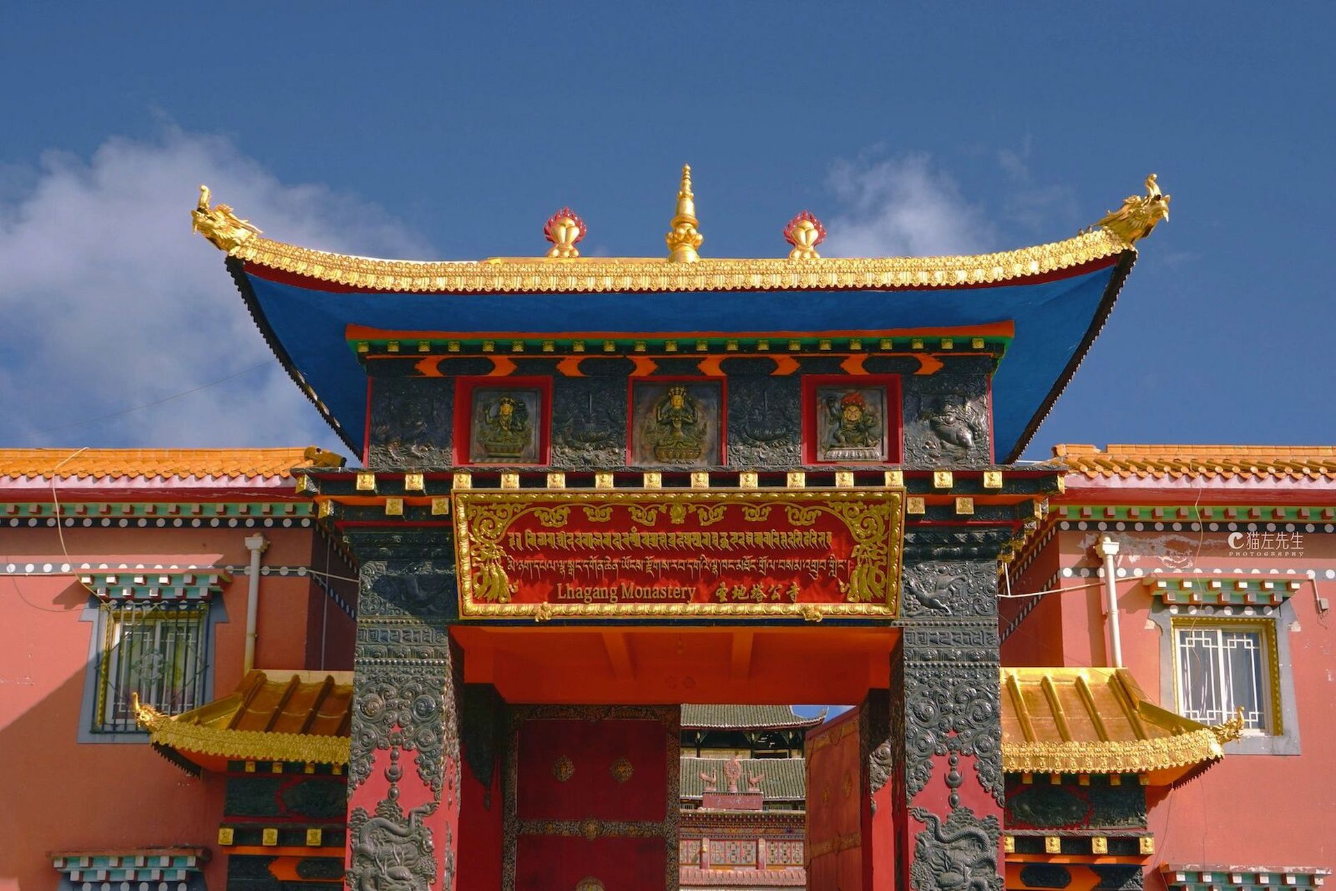 川西秘境塔公寺,藏在雪山脚下的高颜值寺庙 从新都桥出发沿省道s215