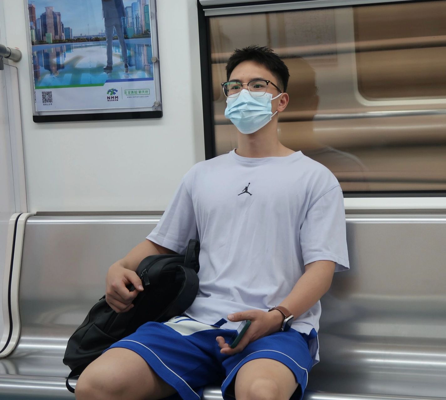 地铁の白袜男孩