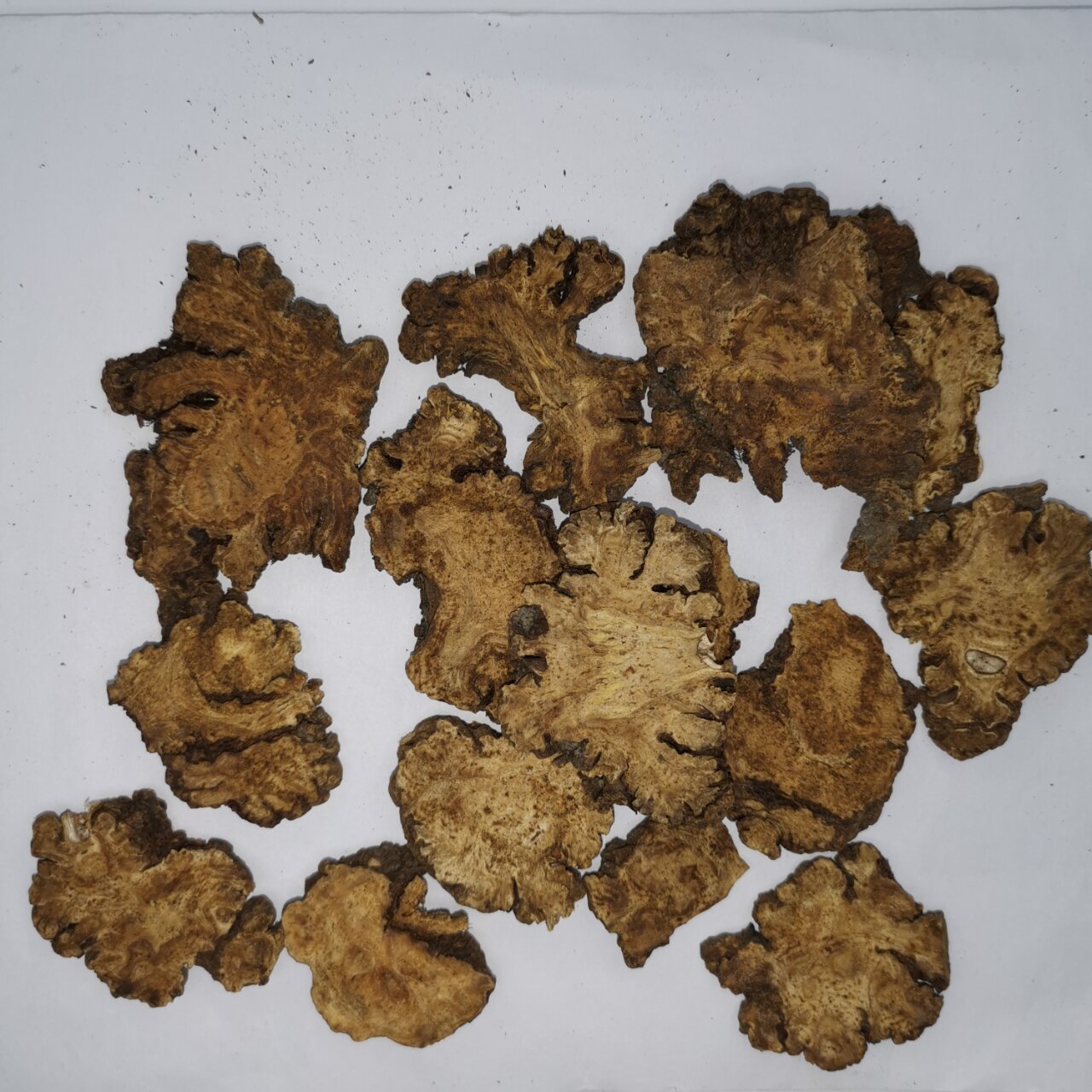 看图识中药-【川芎】 中药材川芎是一味活血化瘀药,为伞形科植物川芎