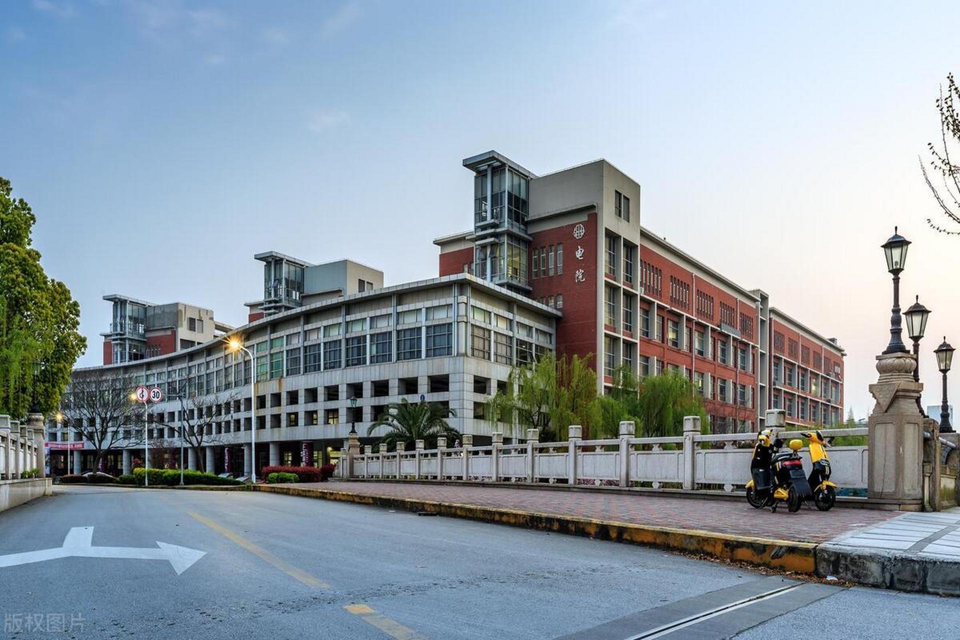 福建华侨大学和集美大学,性价比都非常高,高考学生任何选择?