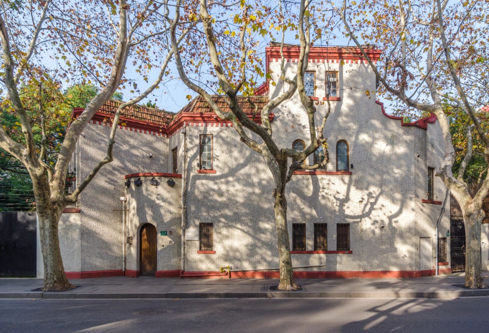 武康路210号[poi]#-罗密欧阳台 1923年建造,西班牙风格花园住宅.