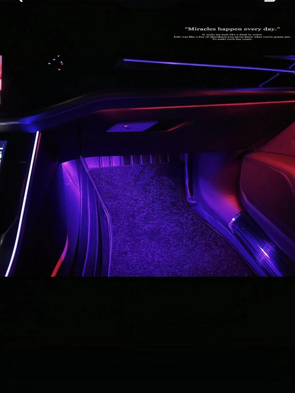 奥迪七彩变色脚窝灯推荐,原车氛围灯不好看,可以试试这款七彩变色脚窝