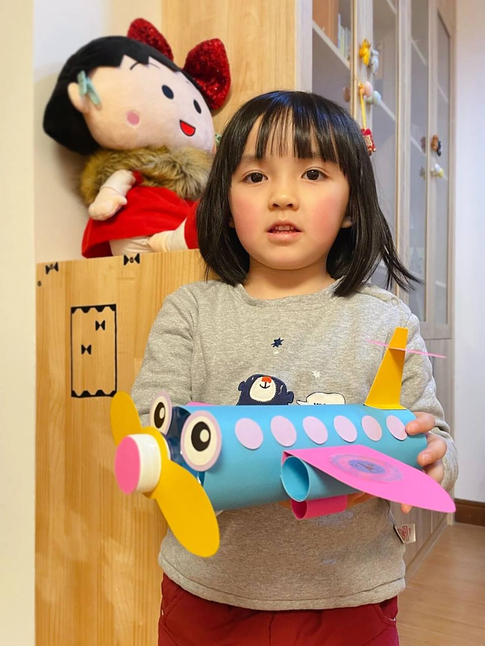 【茜茜妈妈的作业】废物利用制作交通工具(2 天气虽冷,坚持完成手工的