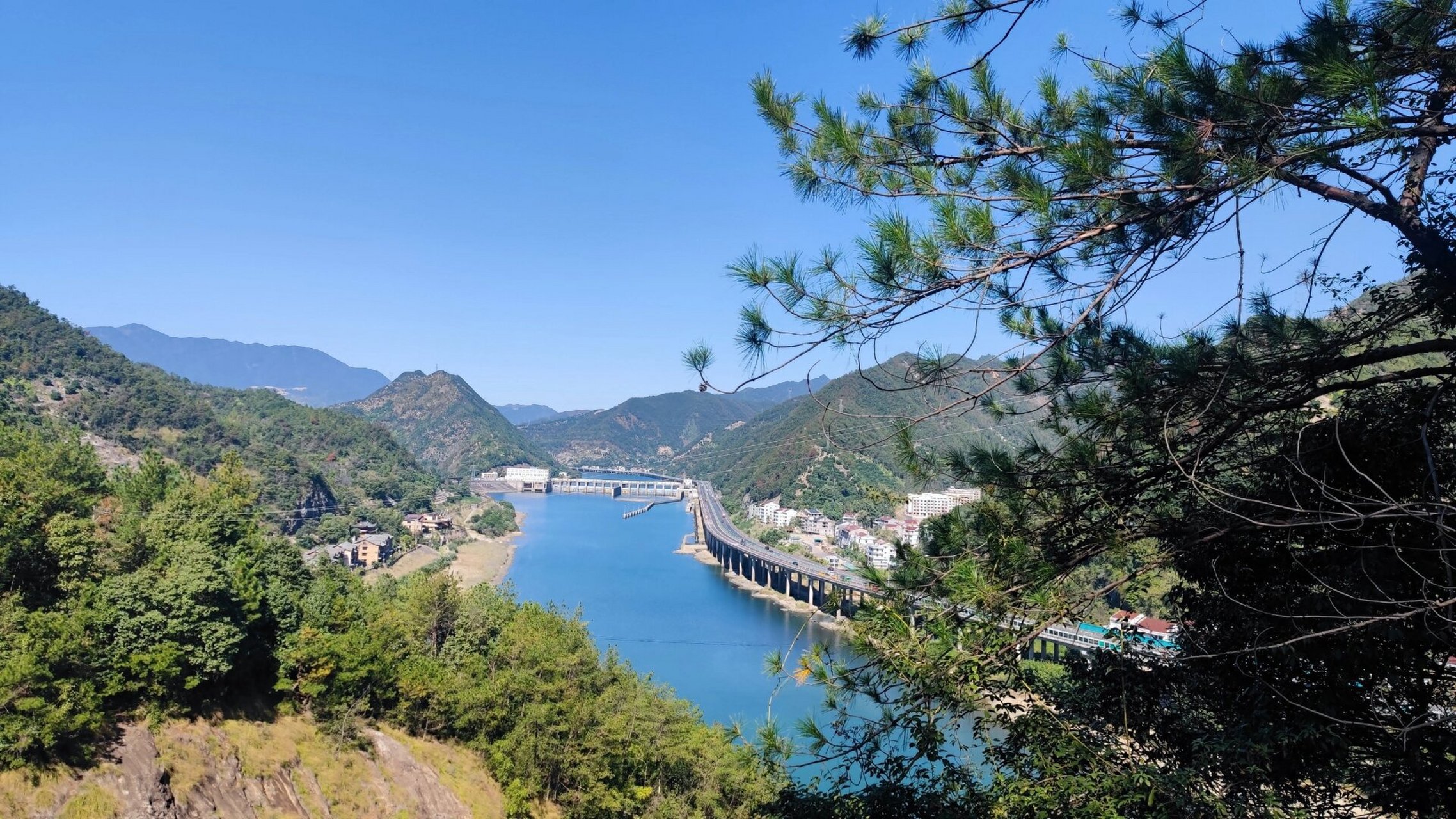 丽水青田石门洞景区 当前季节水少,石门飞瀑水量比较小,如何雨量丰沛