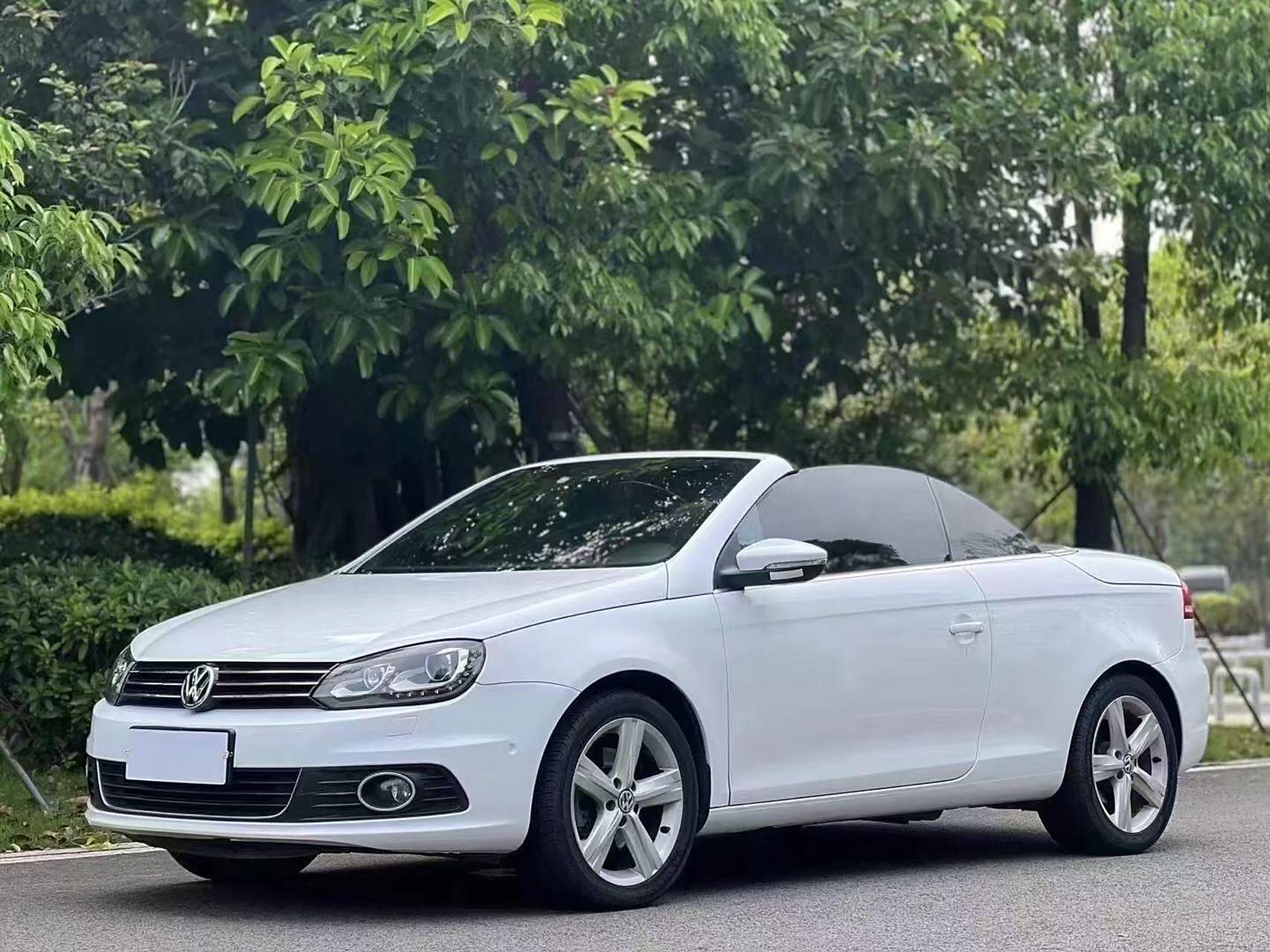 新到:12年进口大众eos硬顶敞篷跑车 2.