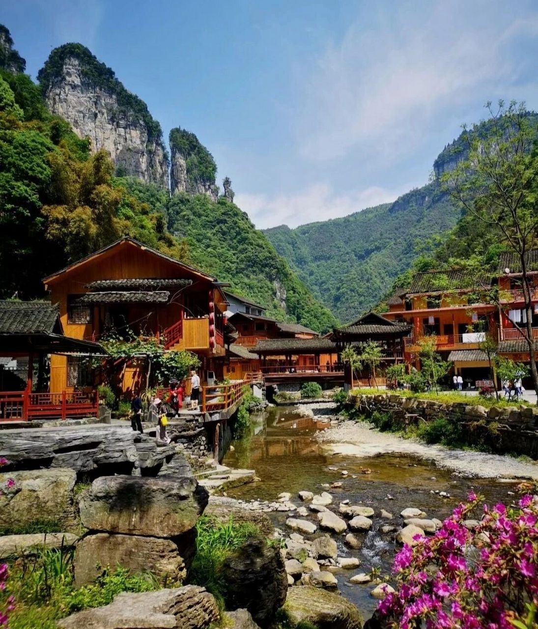 难以逾越的峡谷德夯大峡谷 德夯大峡谷在风景秀丽的武陵山脉中段,这里