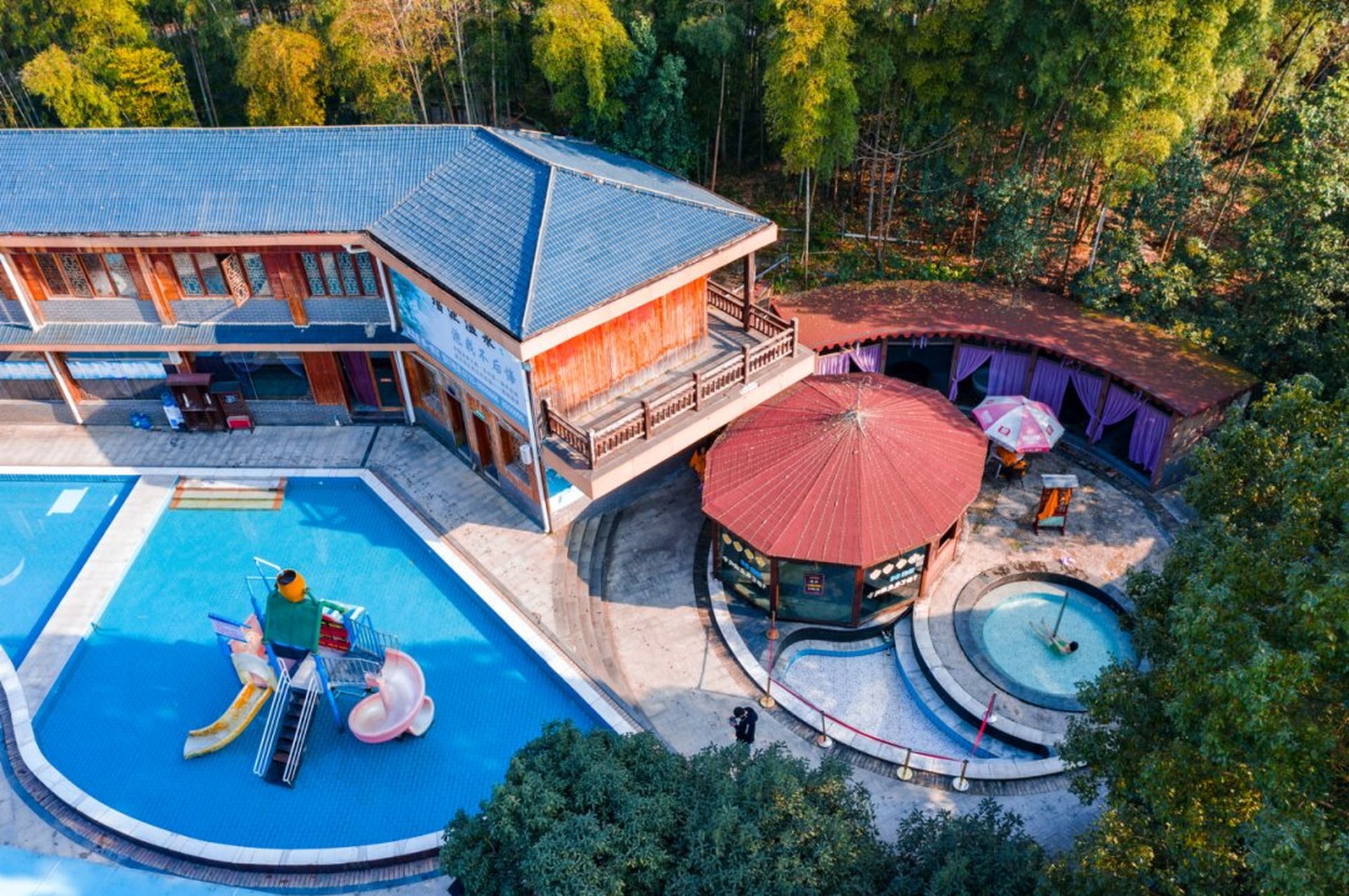 华中第一泉---瑶池 瑶池温泉坐落于素有鄂南明珠之称的咸宁市城区,淦