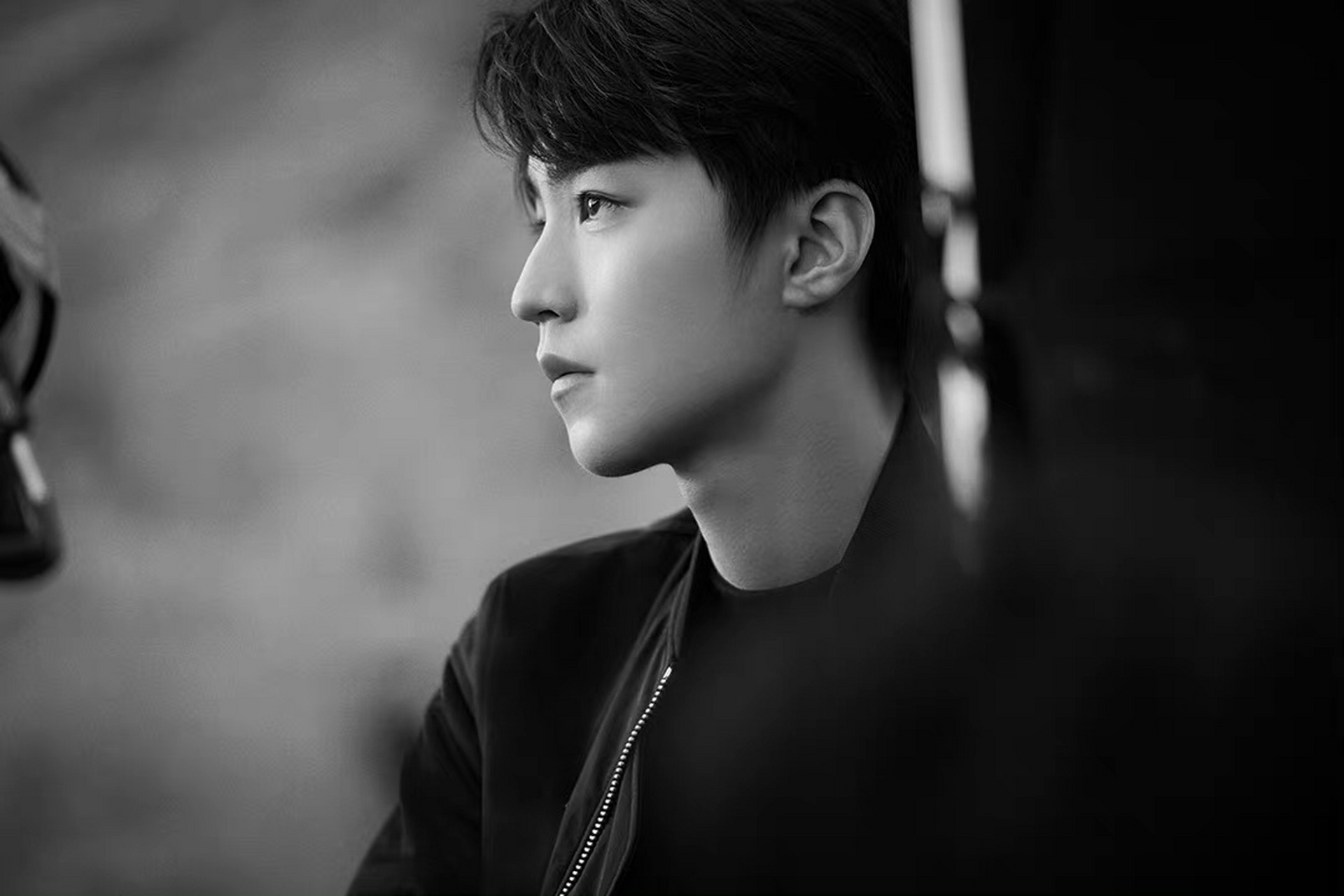 王俊凯大片拍摄花絮,好优越的侧颜!