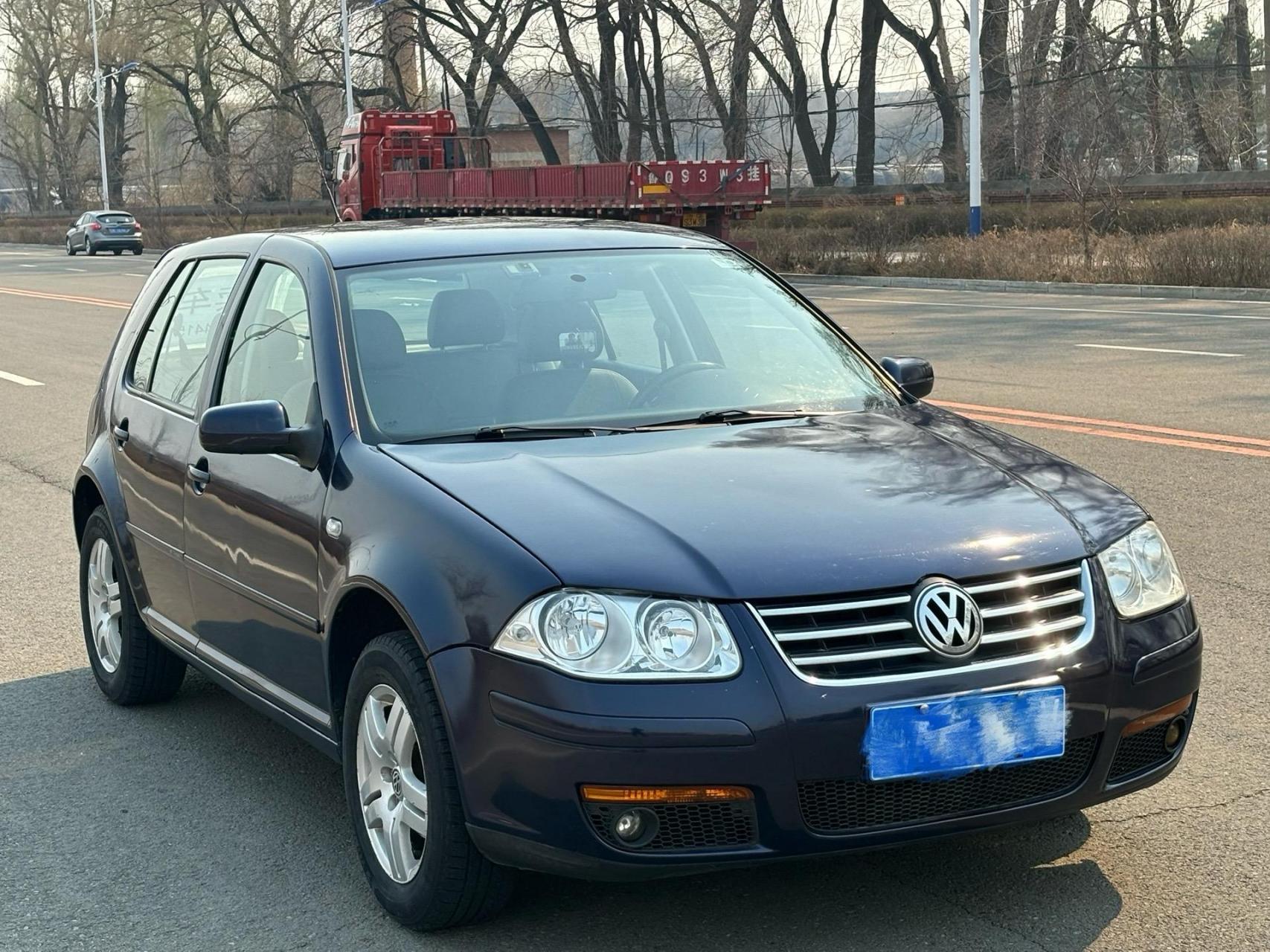 出售是07年宝来hs,宝来两厢限量版,全国销量2000台,手动天窗,1.