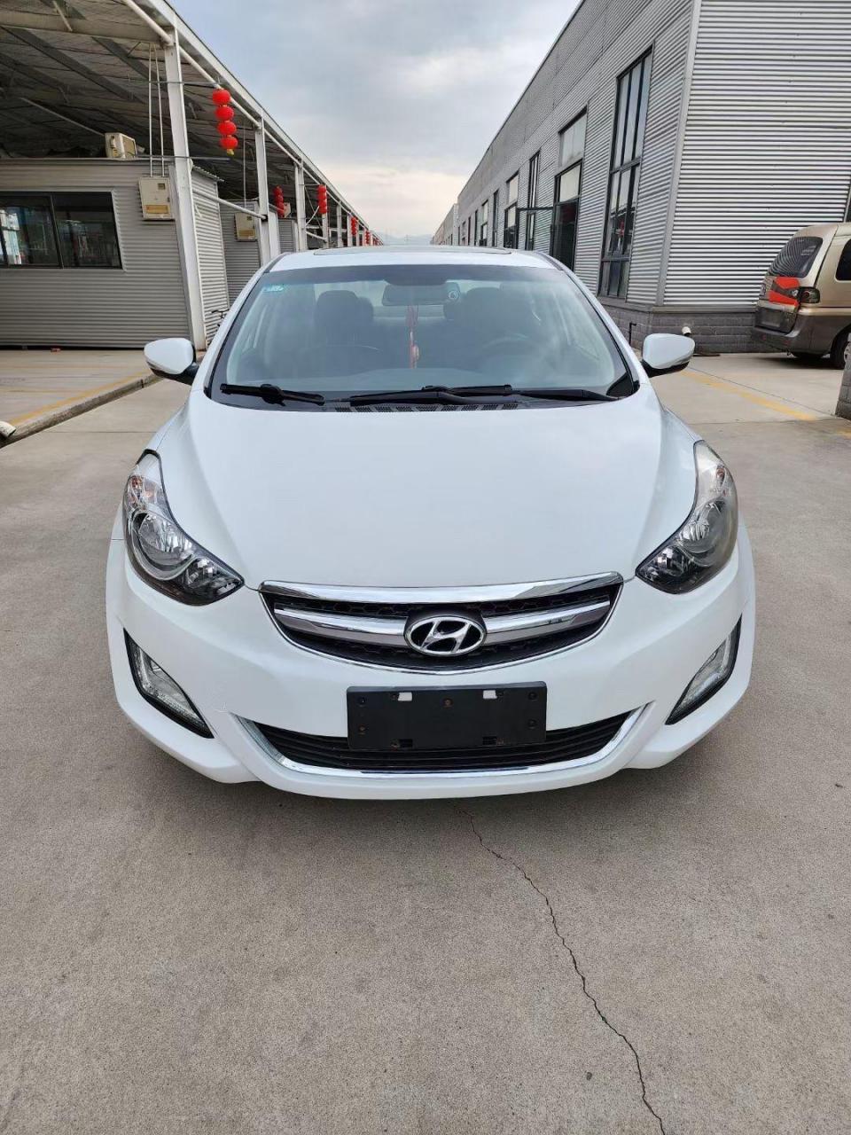 16年现代朗动精品一手车,手动挡