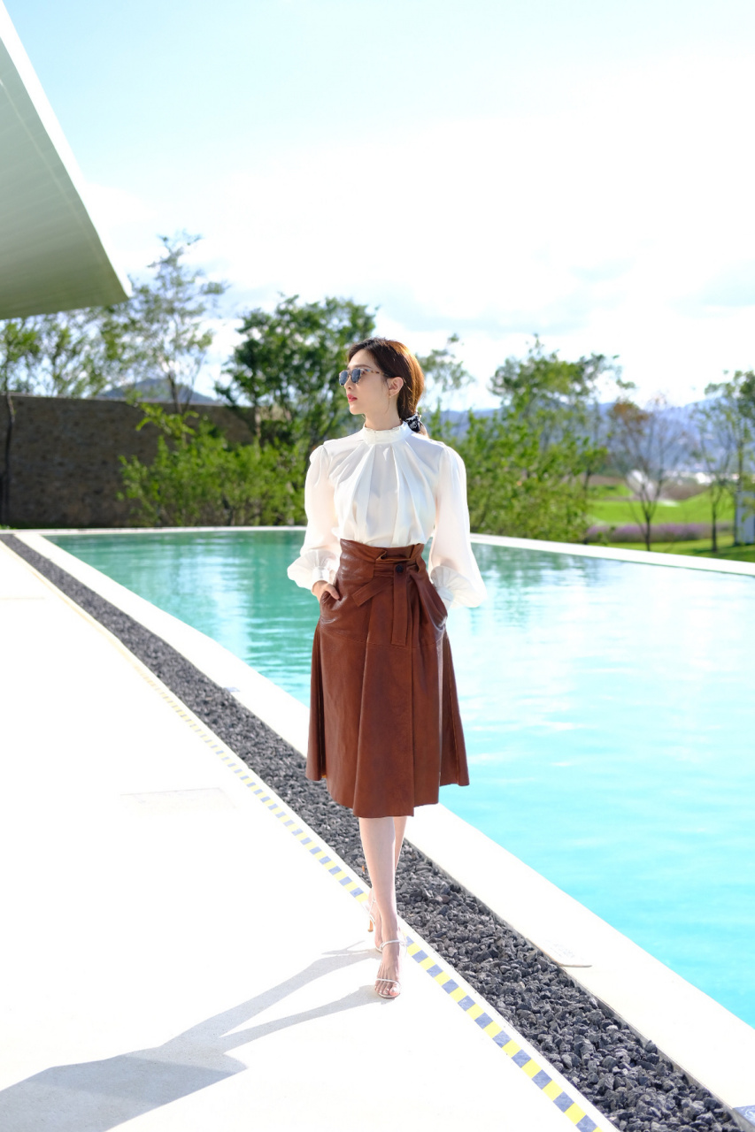 江疏影 一字带高跟 美jio丫[爱你][爱你]