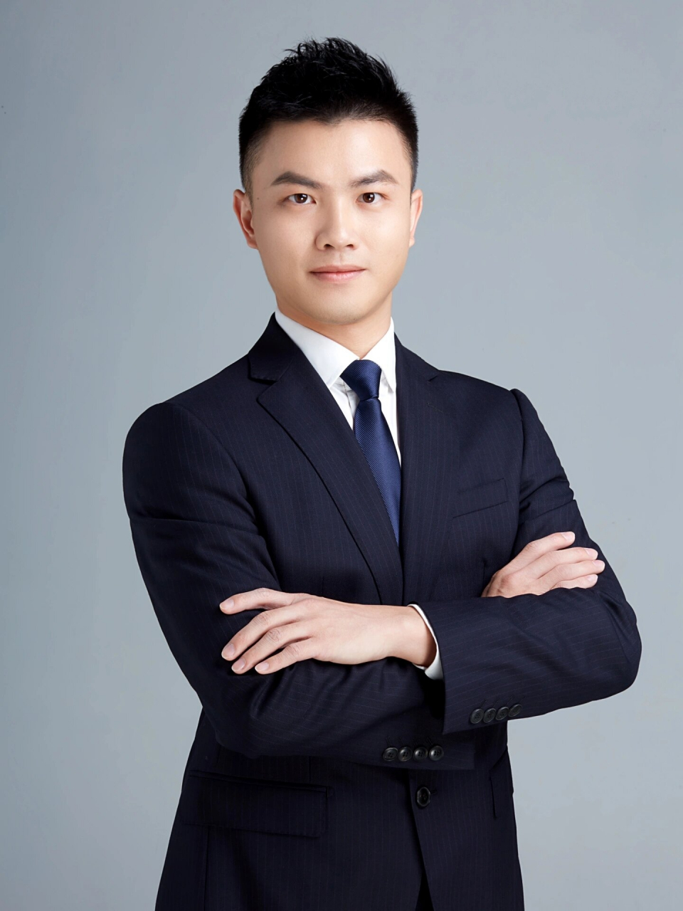 金融行业男士商务形象照91展现专业与自信 - 一张专业的金融人员