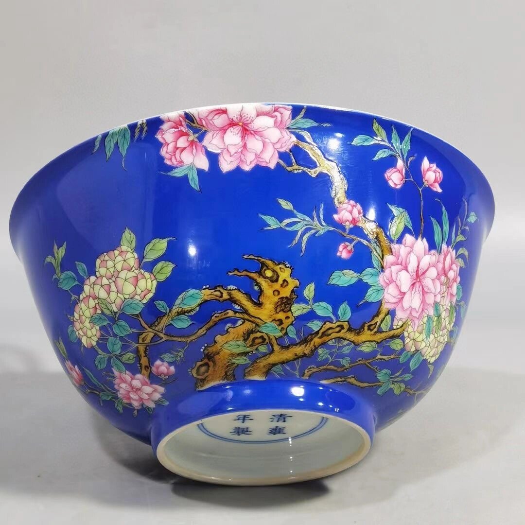 清雍正款 珐琅彩蓝地桃花碗一对 口径15.8cm