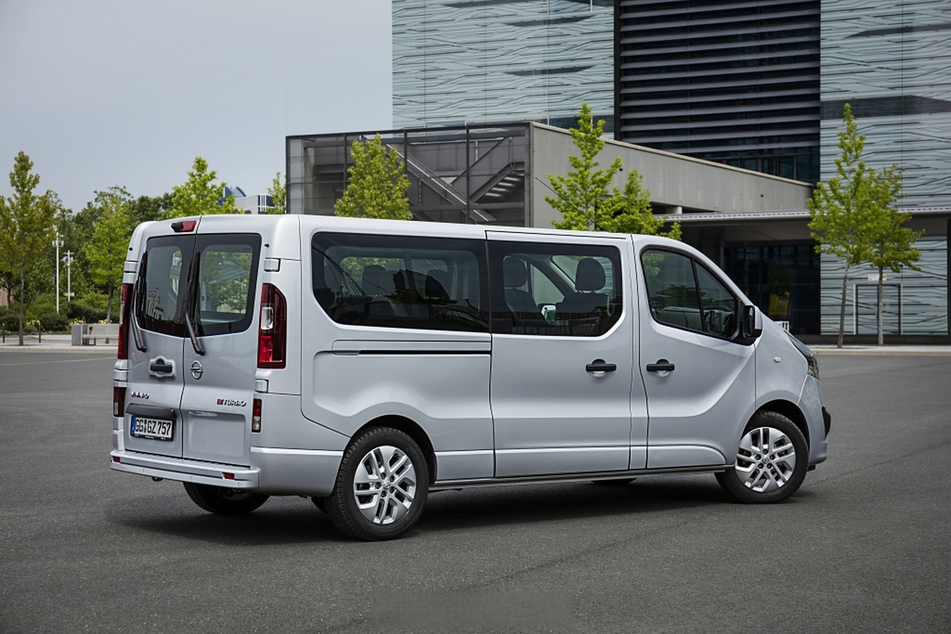 2014款欧宝vivaro combi,跟髪国人互惠互利的成果之一.