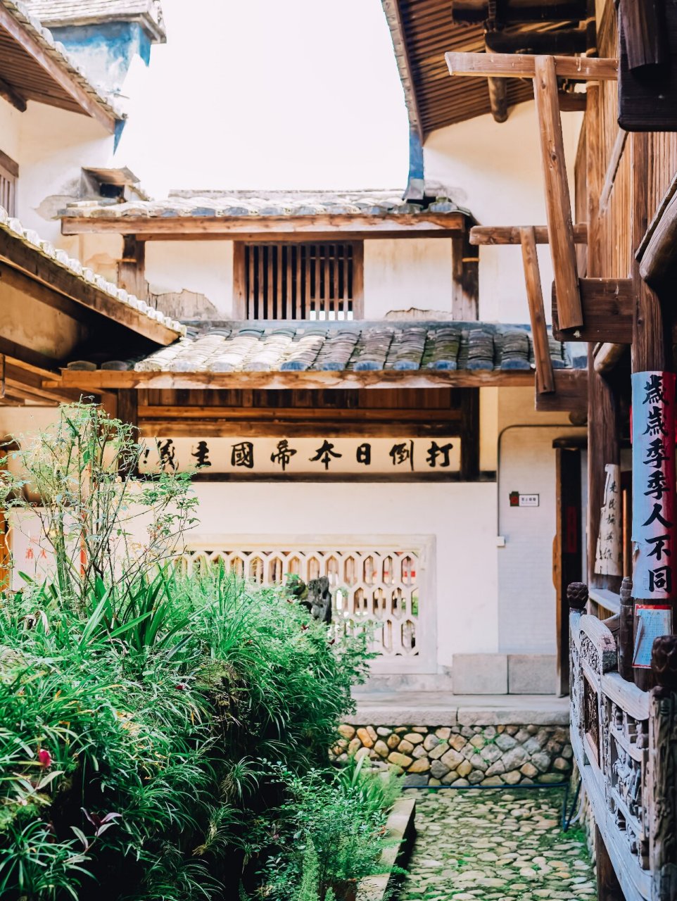 在福建省闽清县坂东镇新壶村,有一座规模庞大的古民居——宏琳厝(俗称