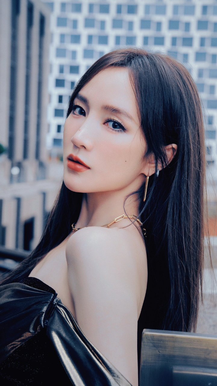 女明星孟佳壁纸 女明星营业的时候还是hin美哒