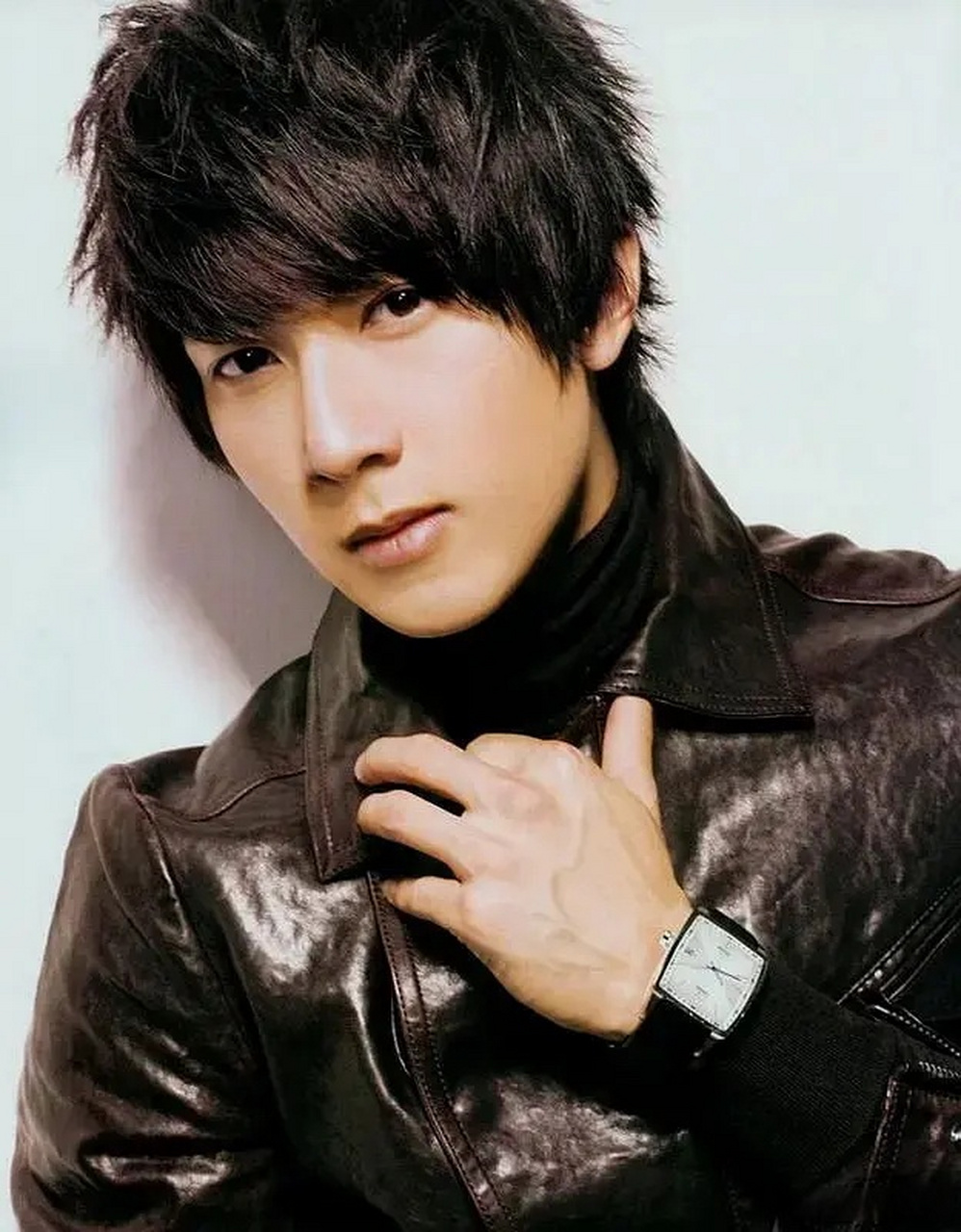 飞轮海四个人的颜值来排炎亚纶>汪东城>辰亦儒>吴尊.