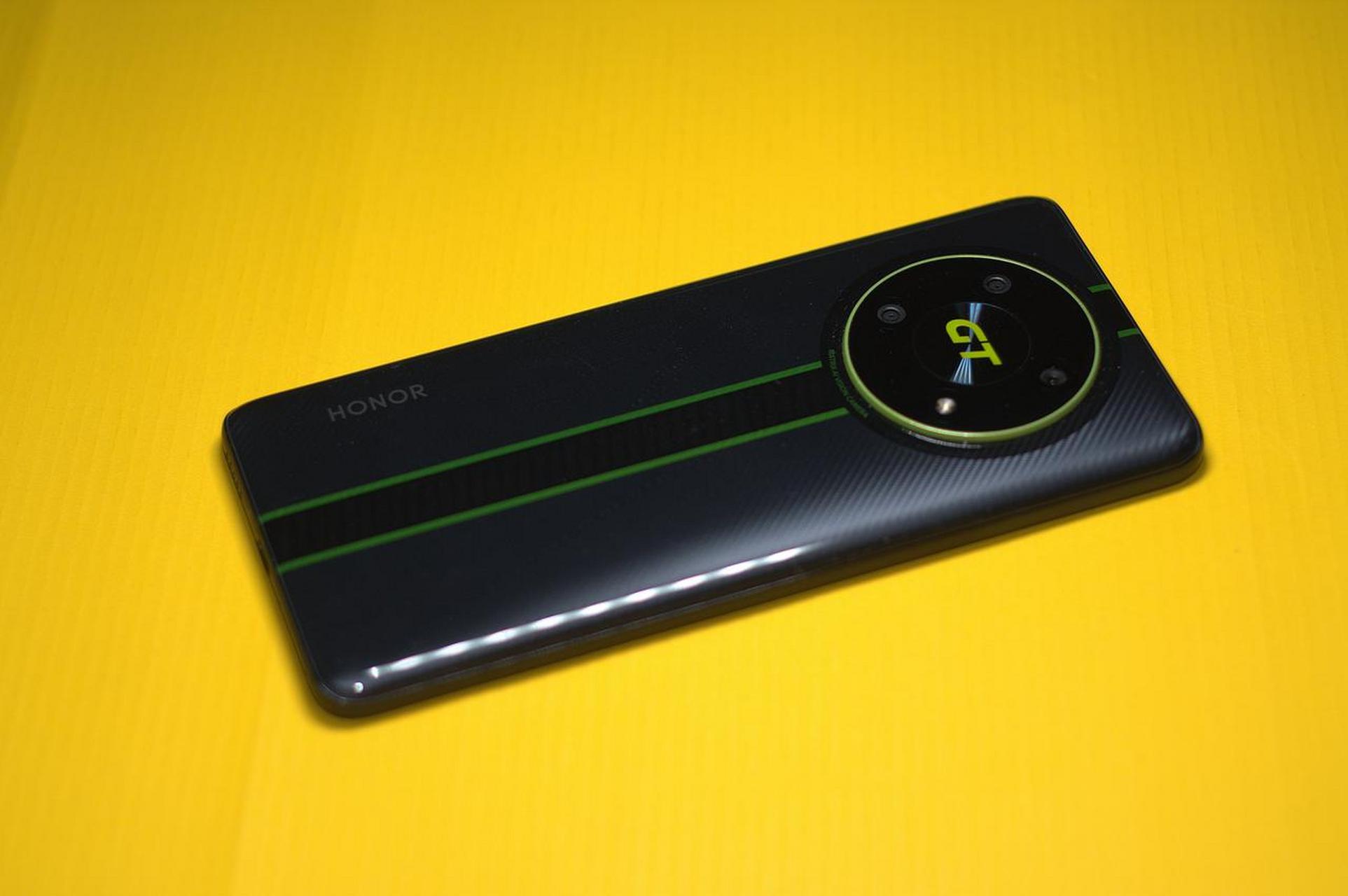 荣耀关海涛:当然 通过关总与粉丝的简单对话,我们不难看出gt版本将会