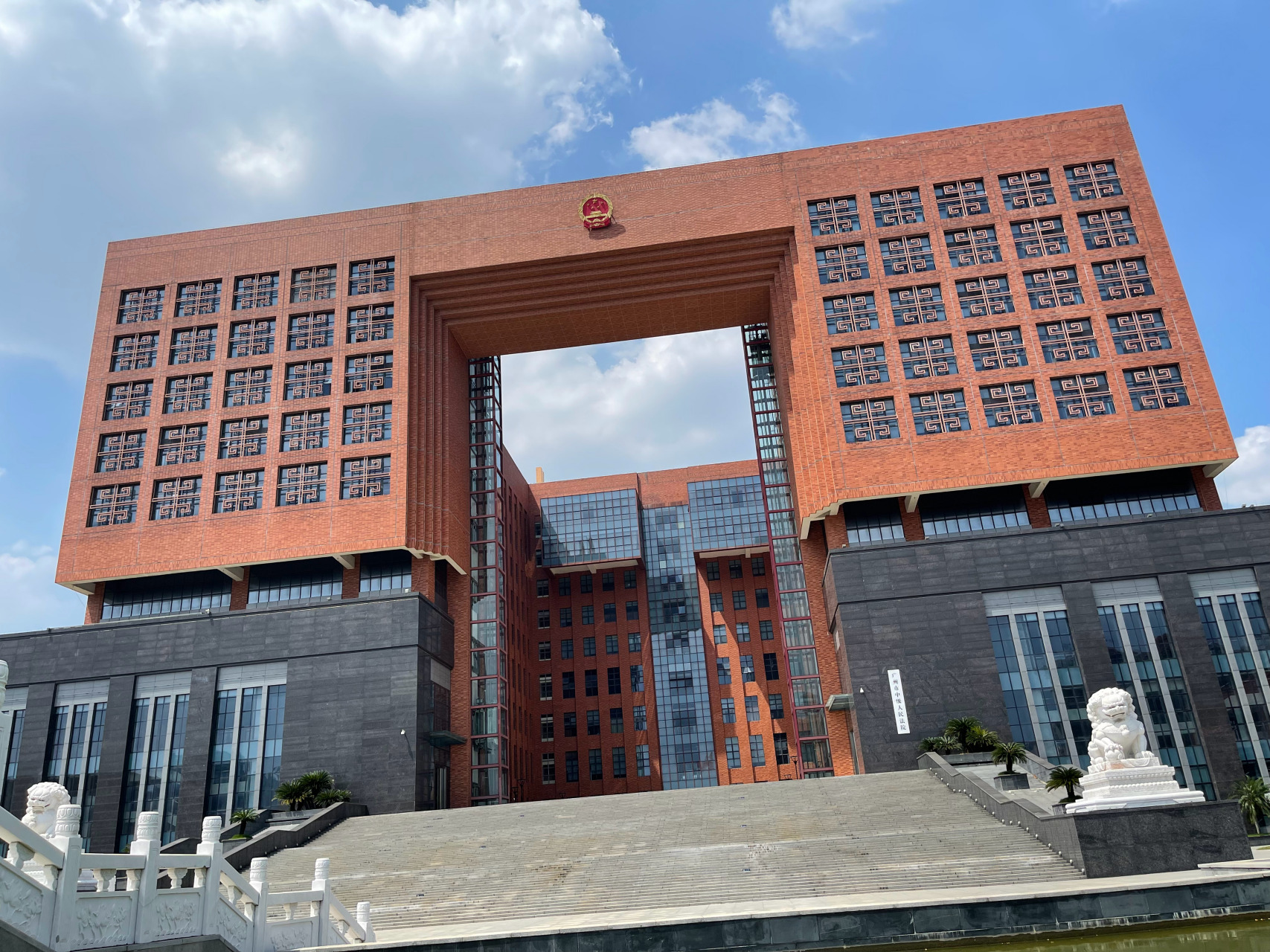 仲夏八月 正赶八一建军节 突袭广州中级人民法院 开庭前再一次阅卷
