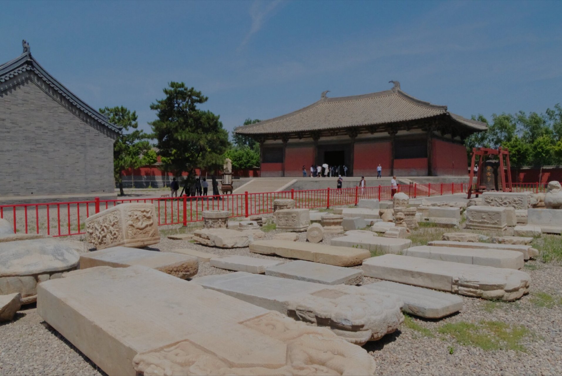 保定市高碑店的新城镇的开善寺大殿是中国仅存的八座辽代木构建筑之一