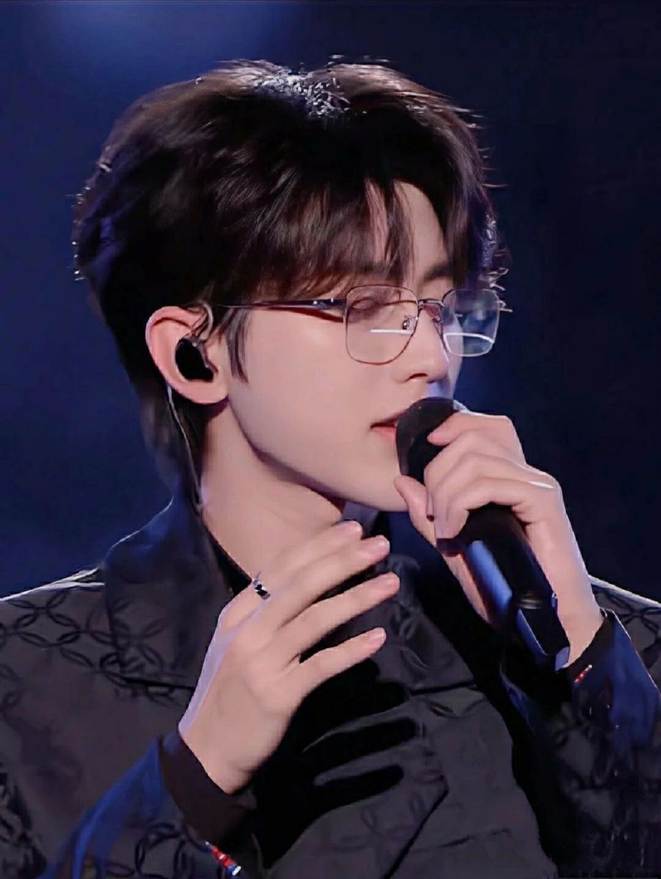 蔡徐坤稀有照片(1) 礼貌拿图啊 主页有ikun群,大家可以进