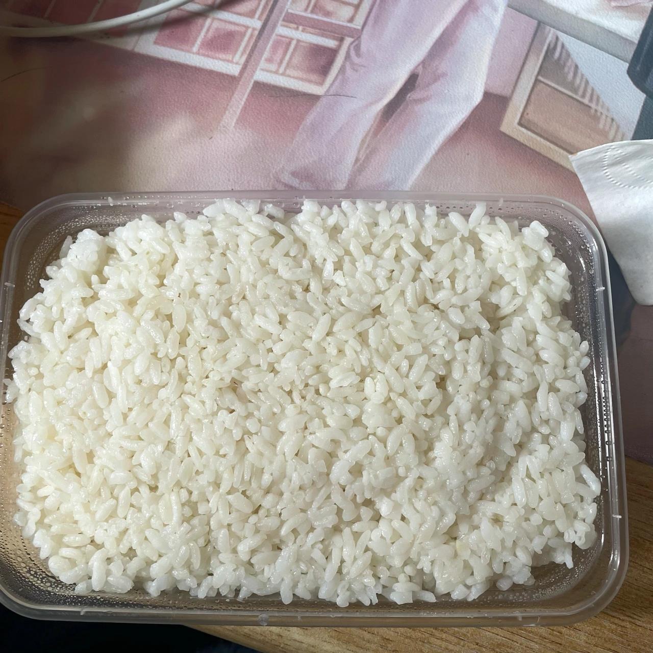 这种外卖饭盒一盒一般多少克米饭呀